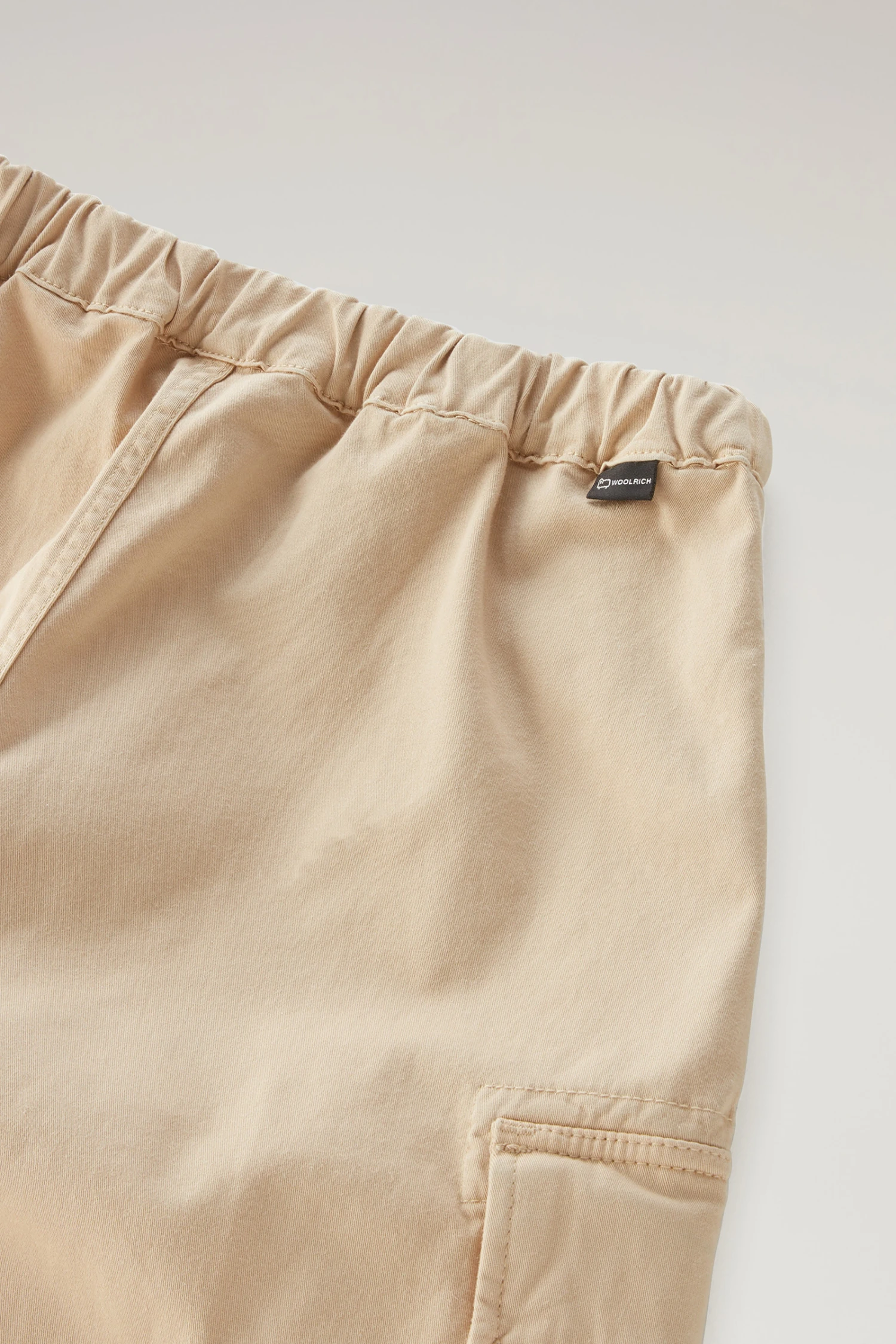 Woolrich Pantaloncini Cargo Da Bambino Tinti In Capo In Cotone Elasticizzato - Bambino - Beige 7 Woolrich Pantaloncini Cargo Da Bambino Tinti In Capo In Cotone Elasticizzato - Bambino - Beige - immagine 5