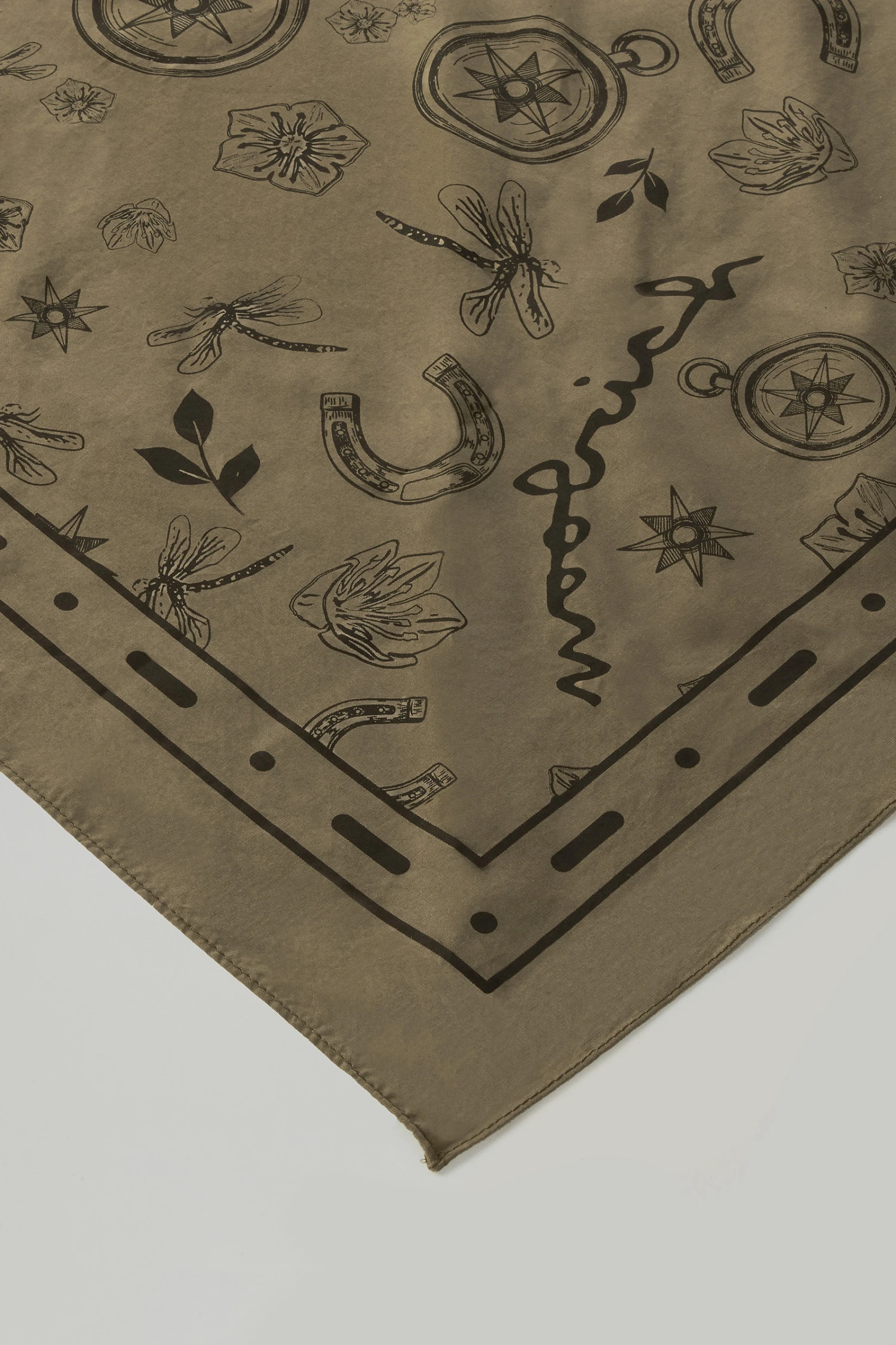 Woolrich Bandana Roadtrip In Puro Cotone Con Stampa - Unisex - Verde 4 Woolrich Bandana Roadtrip In Puro Cotone Con Stampa - Unisex - Verde - immagine 3