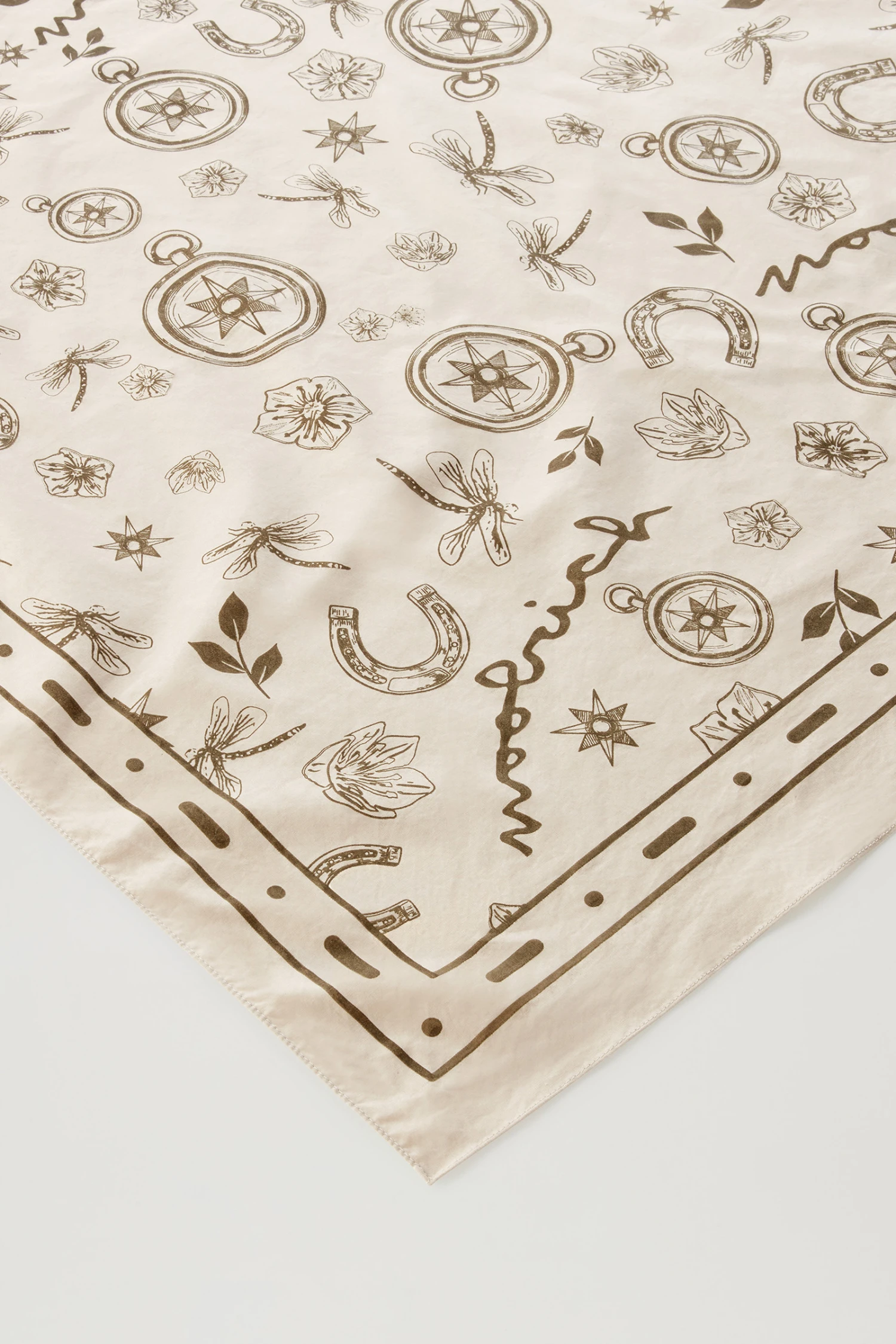 Woolrich Bandana Roadtrip In Puro Cotone Con Stampa - Unisex - Bianco 5 Woolrich Bandana Roadtrip In Puro Cotone Con Stampa - Unisex - Bianco - immagine 3