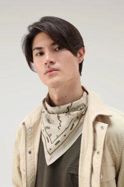 Woolrich Bandana Roadtrip In Puro Cotone Con Stampa - Unisex - Bianco 10 Woolrich Bandana Roadtrip In Puro Cotone Con Stampa - Unisex - Bianco -Offerta Economica Vestiario CFWOAC0206MRUT3386 8743 3