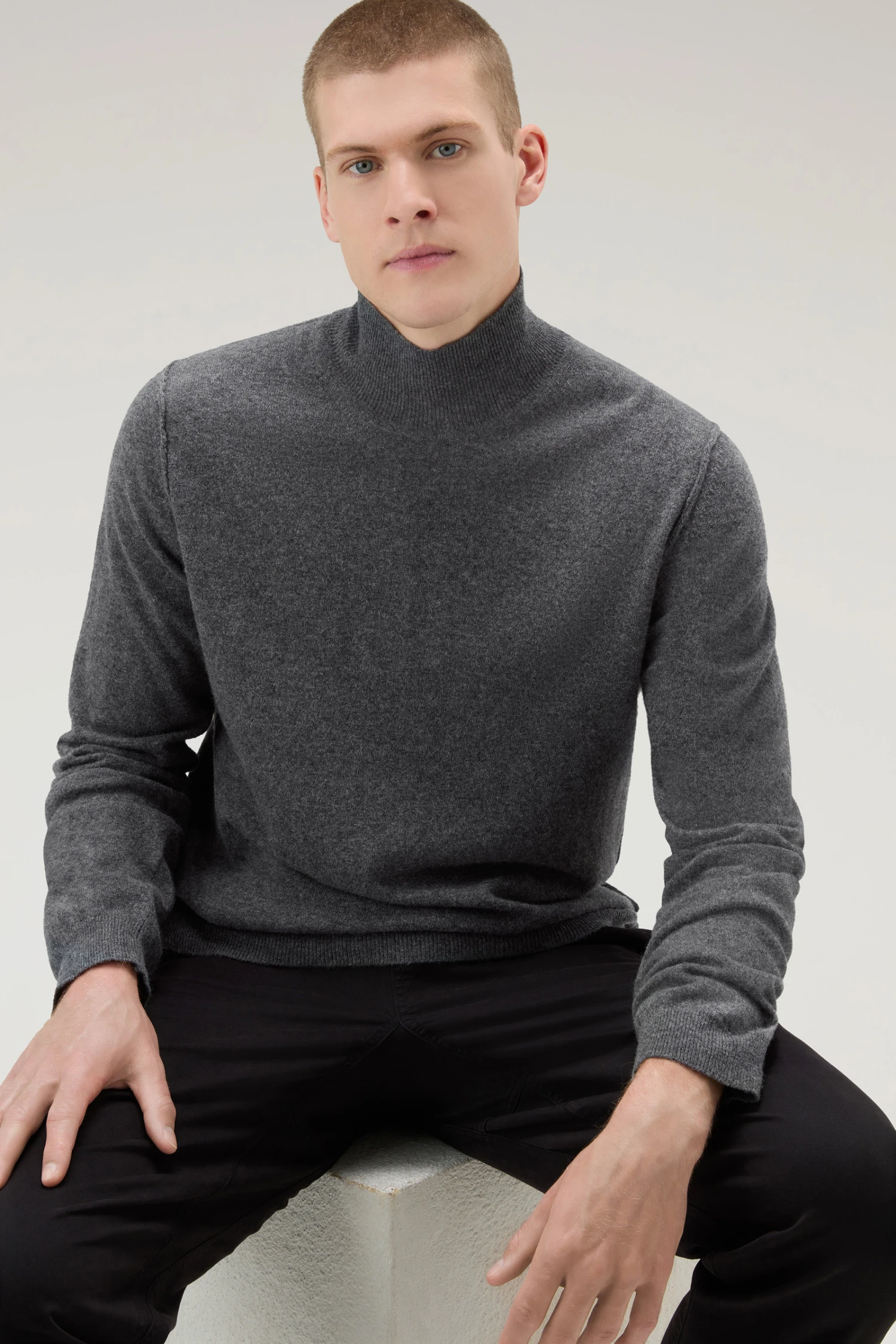 Woolrich Maglione A Collo Alto In Misto Lana Merino - Uomo - Grigio 6 Woolrich Maglione A Collo Alto In Misto Lana Merino - Uomo - Grigio - immagine 4