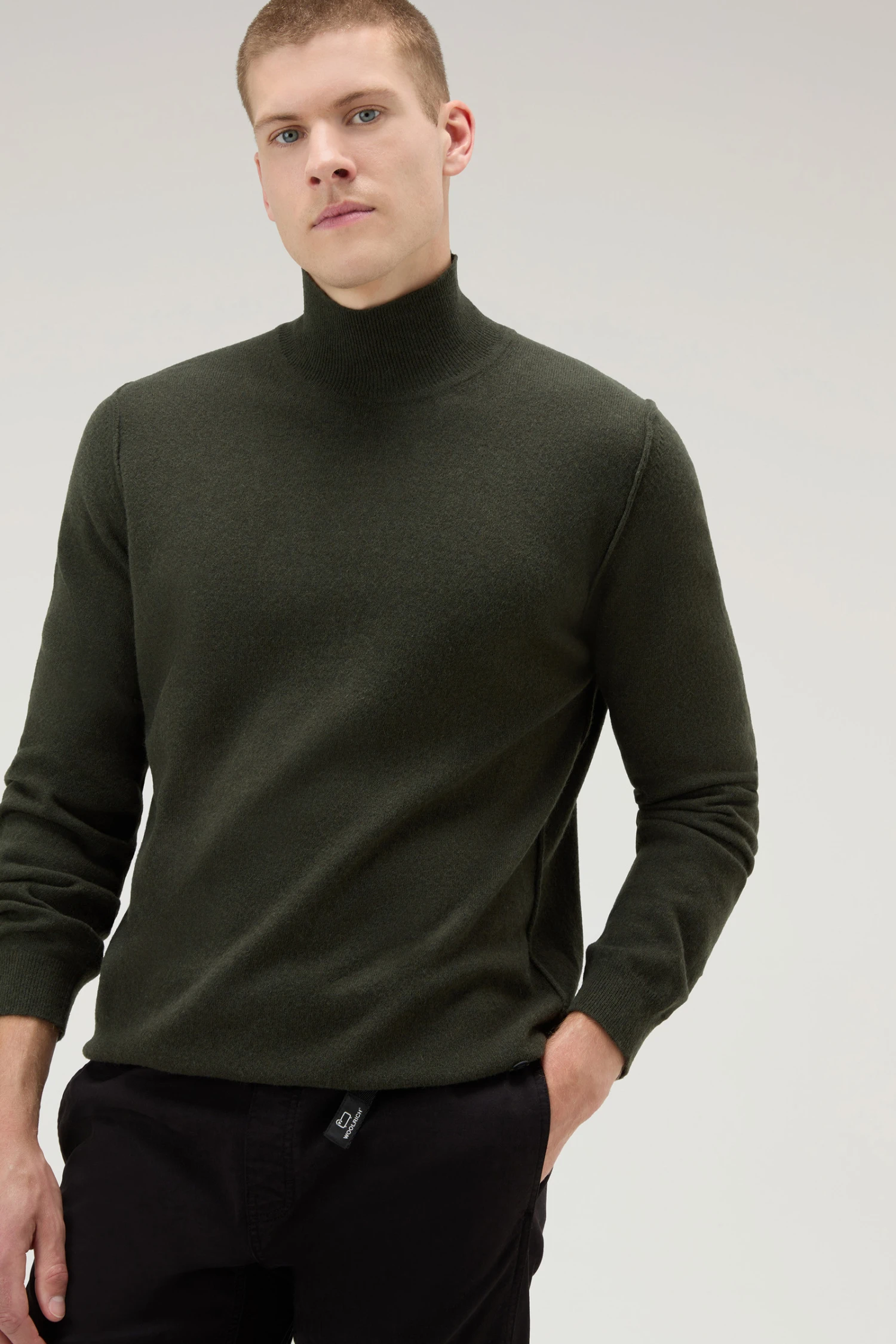 Woolrich Maglione A Collo Alto In Misto Lana Merino - Uomo - Verde 6 Woolrich Maglione A Collo Alto In Misto Lana Merino - Uomo - Verde - immagine 4