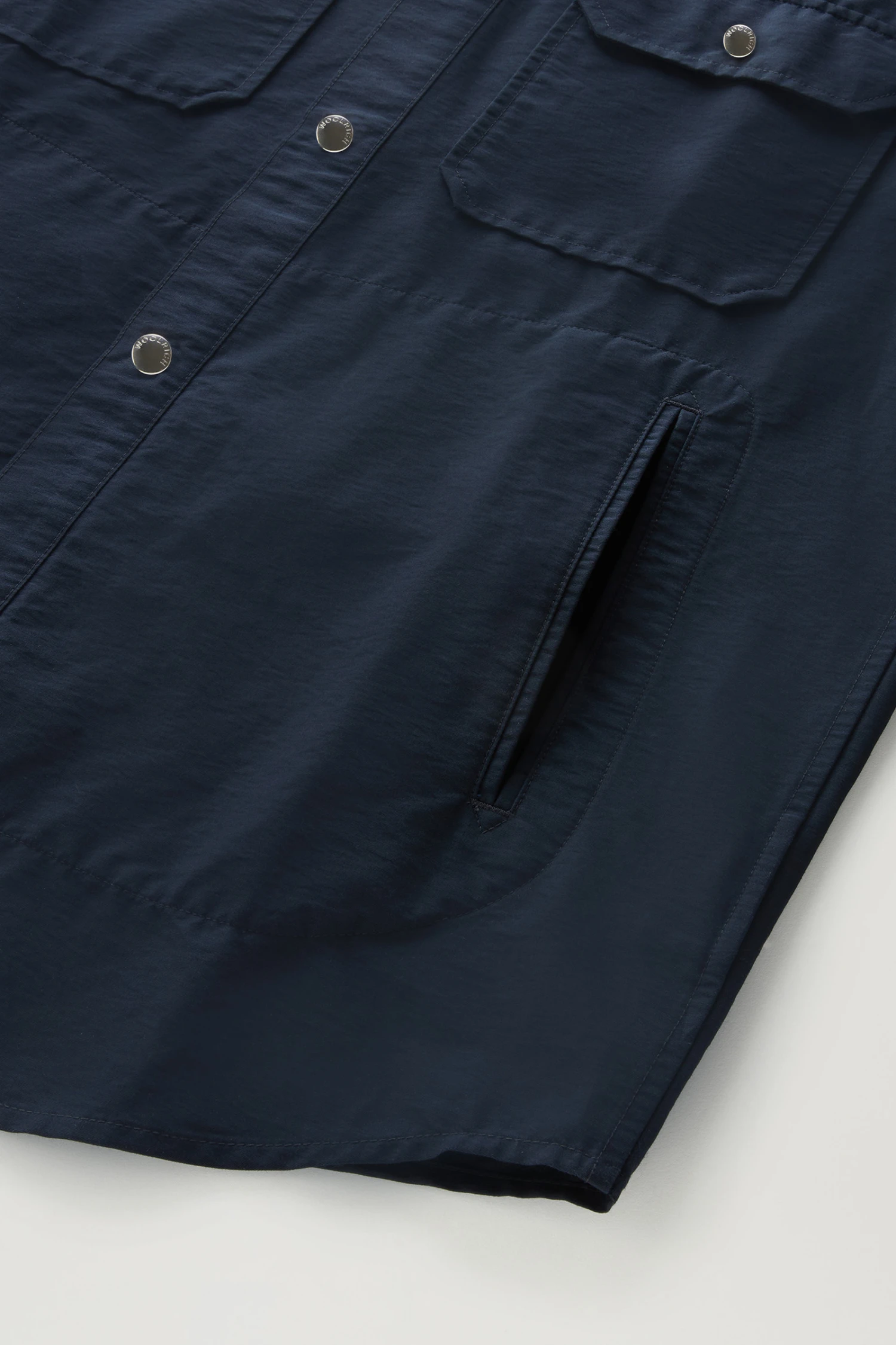 Woolrich Camicia Cruiser In Light Eco Ramar - Uomo - Blu 11 Woolrich Camicia Cruiser In Light Eco Ramar - Uomo - Blu - immagine 9