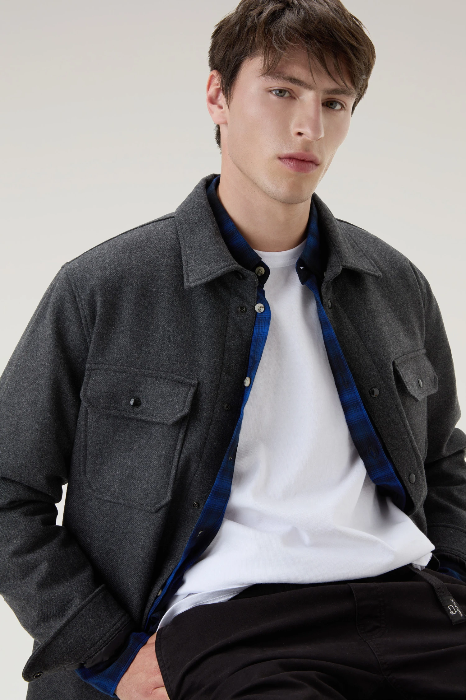 Woolrich Giacca A Camicia Imbottita Alaskan In Misto Lana Italiana Riciclata - Uomo - Grigio 6 Woolrich Giacca A Camicia Imbottita Alaskan In Misto Lana Italiana Riciclata - Uomo - Grigio - immagine 4