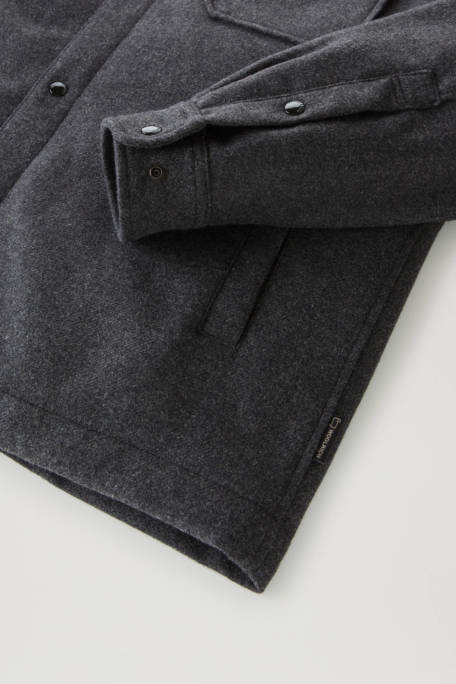 Woolrich Giacca A Camicia Imbottita Alaskan In Misto Lana Italiana Riciclata - Uomo - Grigio 9 Woolrich Giacca A Camicia Imbottita Alaskan In Misto Lana Italiana Riciclata - Uomo - Grigio - immagine 7