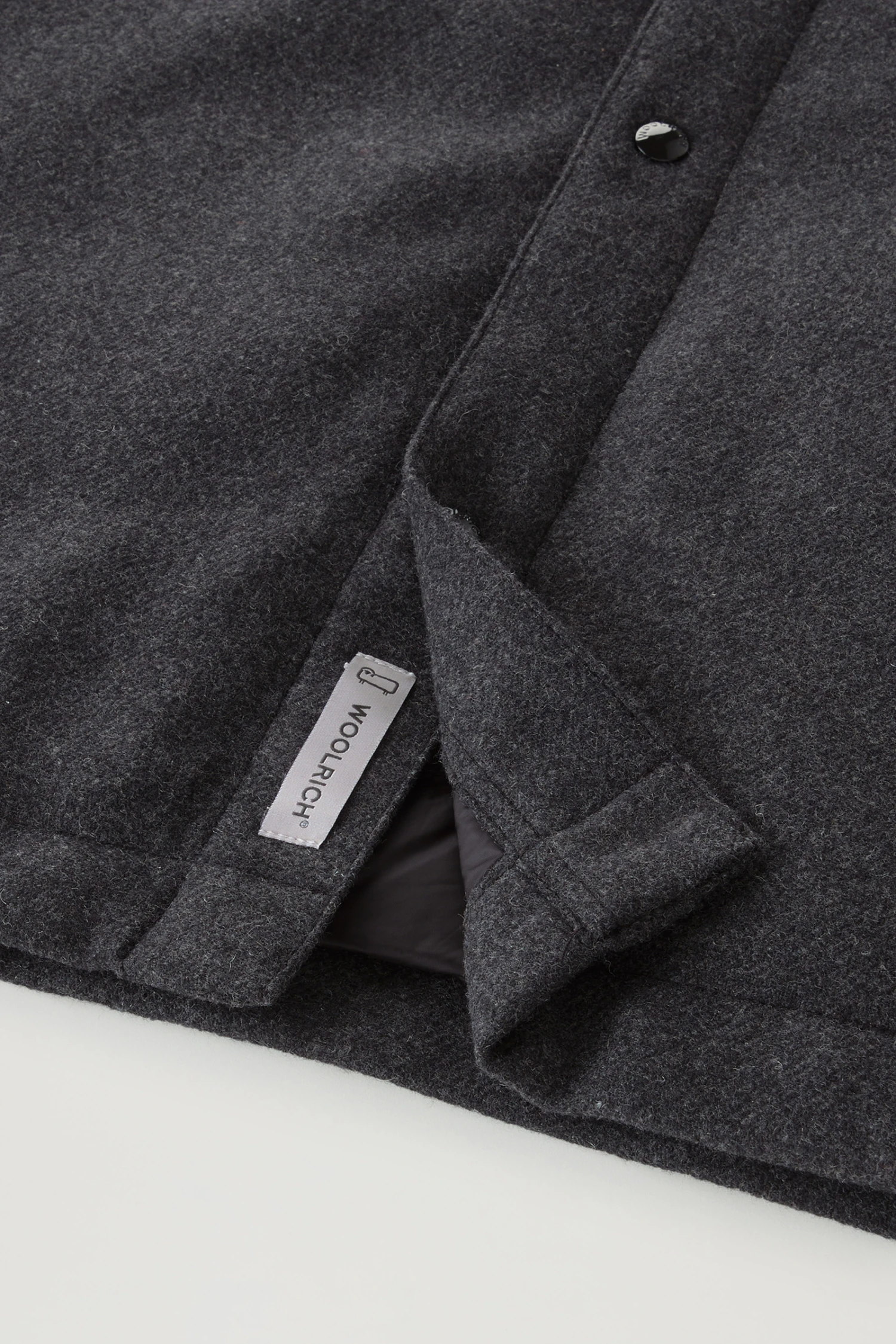 Woolrich Giacca A Camicia Imbottita Alaskan In Misto Lana Italiana Riciclata - Uomo - Grigio 10 Woolrich Giacca A Camicia Imbottita Alaskan In Misto Lana Italiana Riciclata - Uomo - Grigio - immagine 8