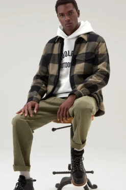 Woolrich Giacca A Camicia In Misto Lana Italiana Riciclata Foderata In Sherpa - Uomo - Verde -Offerta Economica Vestiario CFWOOS0101MRUT3046 6474 3