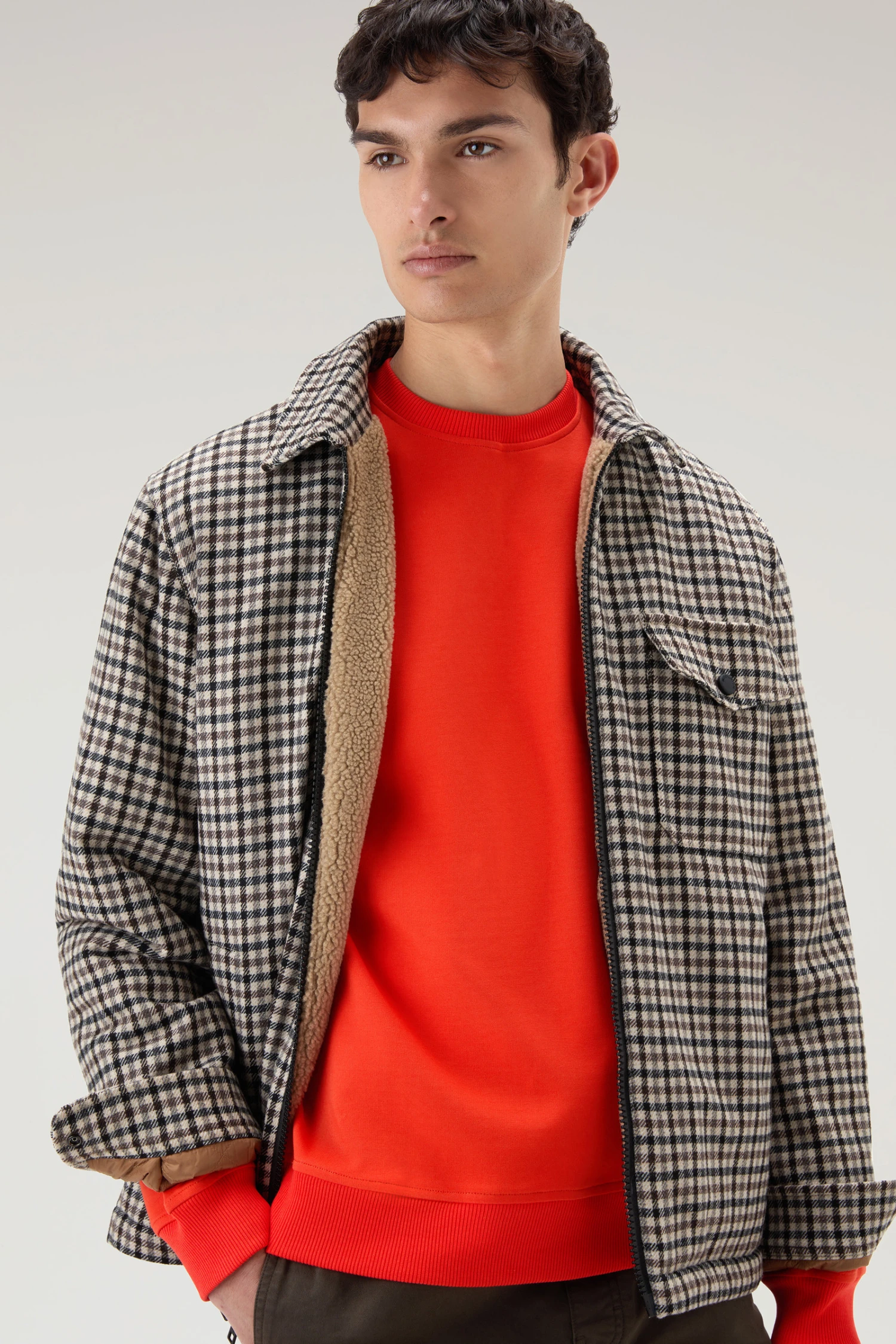 Woolrich Giacca A Camicia In Misto Lana Italiana Riciclata Foderata In Sherpa - Uomo - Beige 6 Woolrich Giacca A Camicia In Misto Lana Italiana Riciclata Foderata In Sherpa - Uomo - Beige - immagine 4