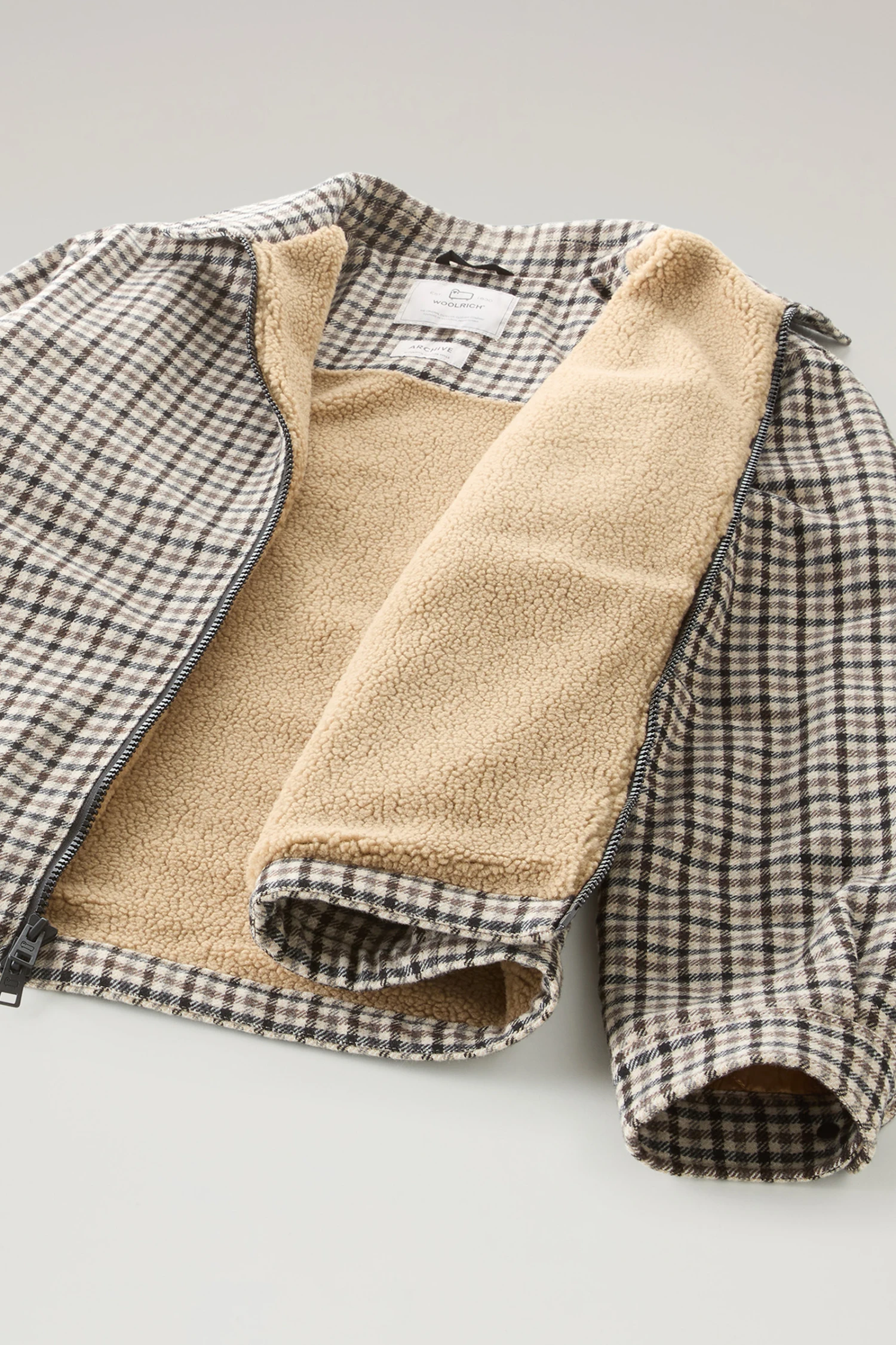 Woolrich Giacca A Camicia In Misto Lana Italiana Riciclata Foderata In Sherpa - Uomo - Beige 10 Woolrich Giacca A Camicia In Misto Lana Italiana Riciclata Foderata In Sherpa - Uomo - Beige - immagine 8