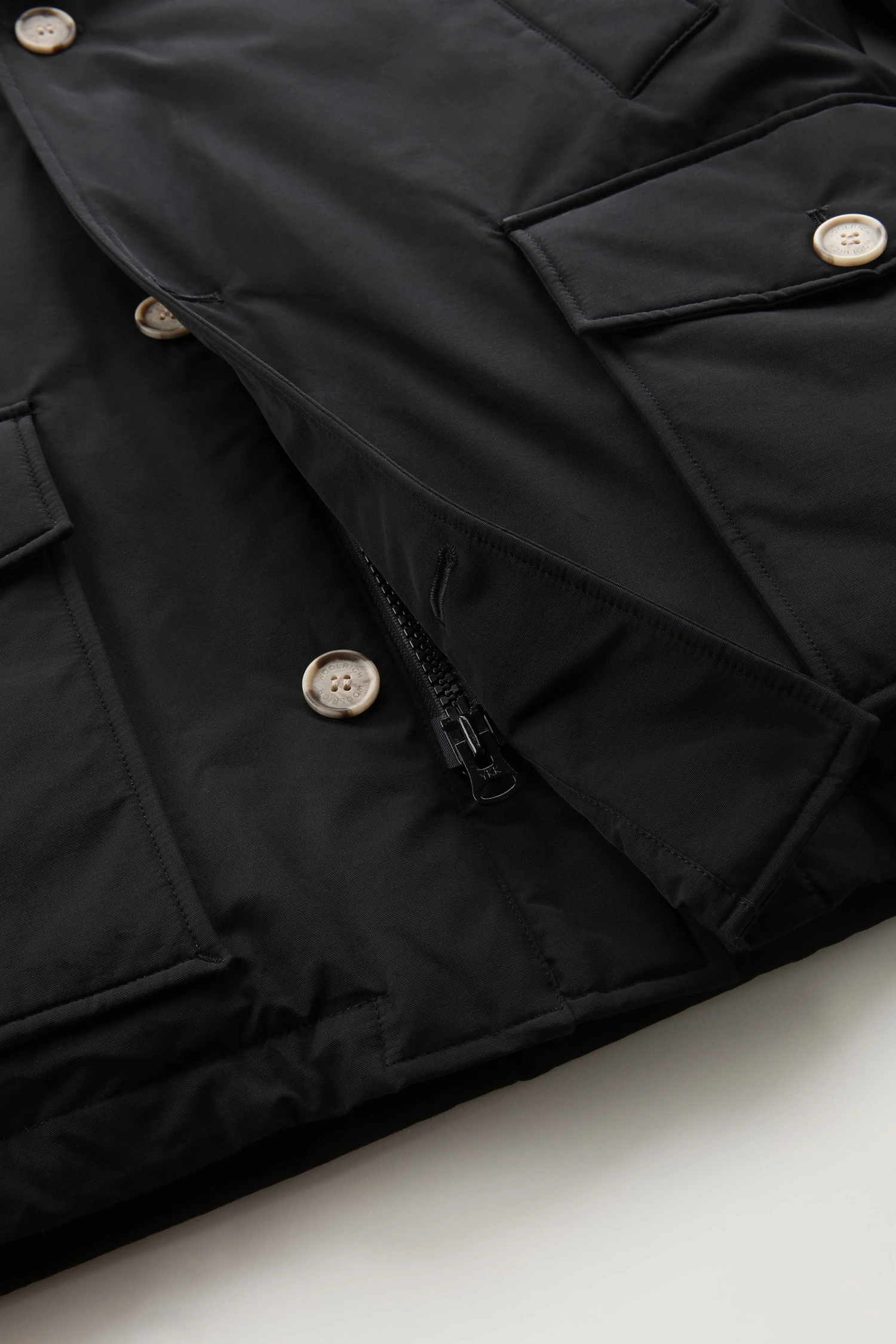 Woolrich Arctic Anorak In Ramar Cloth Con Pelliccia Removibile - Uomo - Nero 12 Woolrich Arctic Anorak In Ramar Cloth Con Pelliccia Removibile - Uomo - Nero - immagine 10