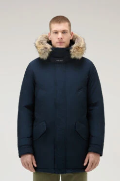 Woolrich Polar Parka In Ramar Cloth Con Collo Alto E Bordo In Pelliccia - Uomo - Blu