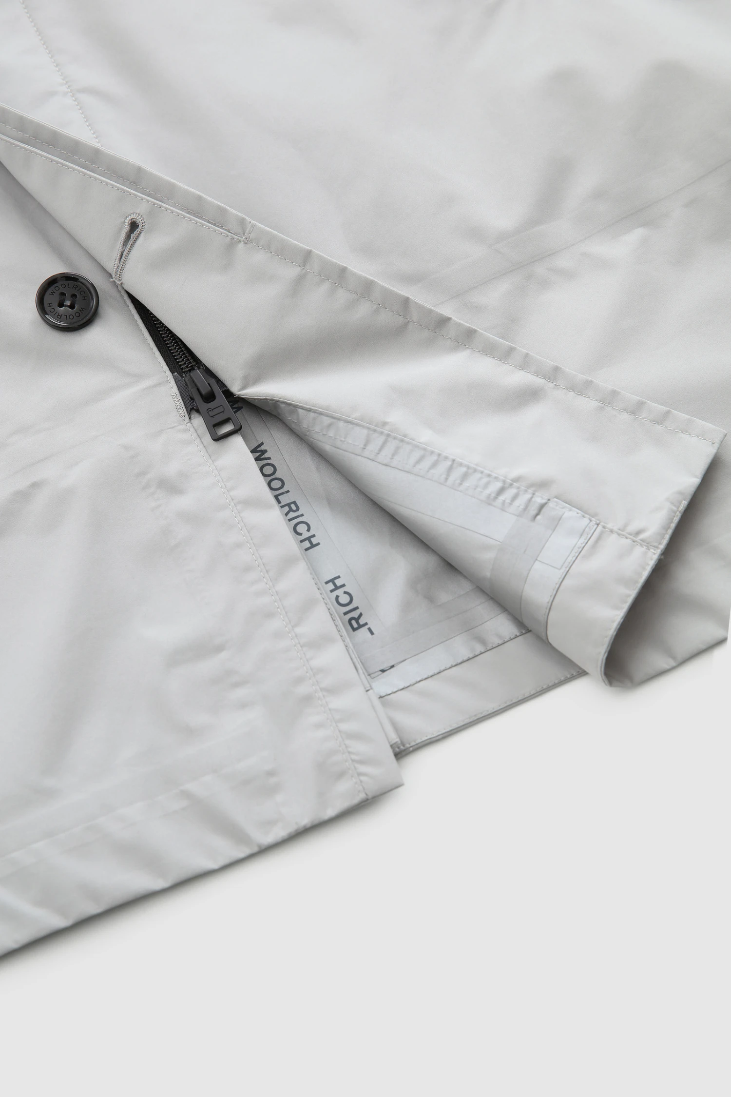 Woolrich Impermeabile High Tech Ultraleggero In GORE-TEX - Uomo - Grigio 10 Woolrich Impermeabile High Tech Ultraleggero In GORE-TEX - Uomo - Grigio - immagine 8