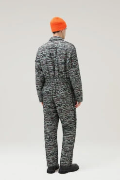 Tuta Cargo Con Stampa Shadowbark Serving The People / Woolrich - Uomo - Verde -Offerta Economica Vestiario CFWOOU0673MRUT3286 7385 2