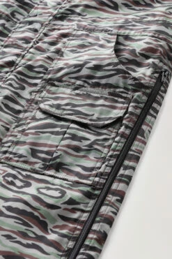 Tuta Cargo Con Stampa Shadowbark Serving The People / Woolrich - Uomo - Verde -Offerta Economica Vestiario CFWOOU0673MRUT3286 7385 8