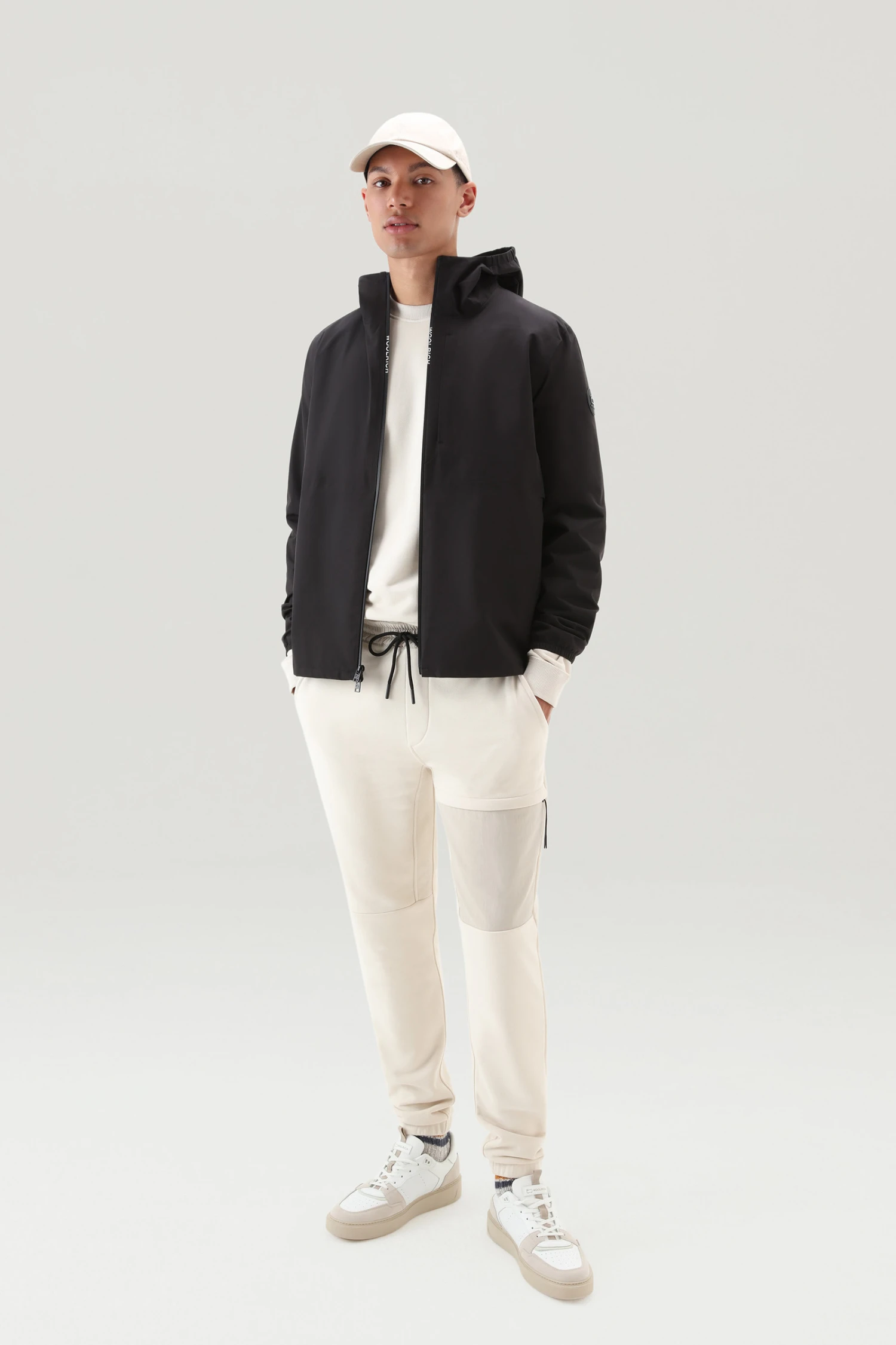 Woolrich Giacca Pacific Impermeabile Con Cappuccio - Uomo - Nero 4 Woolrich Giacca Pacific Impermeabile Con Cappuccio - Uomo - Nero - immagine 2