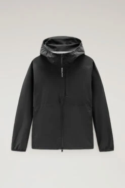 Woolrich Giacca Pacific Impermeabile Con Cappuccio - Uomo - Nero 16 Woolrich Giacca Pacific Impermeabile Con Cappuccio - Uomo - Nero -Offerta Economica Vestiario CFWOOU0693MRUT3280 100 4