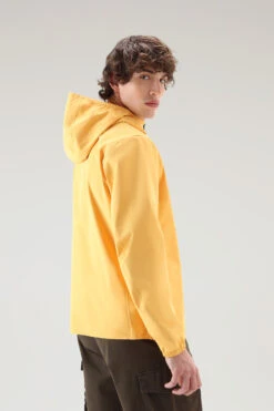 Woolrich Giacca Pacific Impermeabile Con Cappuccio - Uomo - Giallo -Offerta Economica Vestiario CFWOOU0693MRUT3280 2066 2