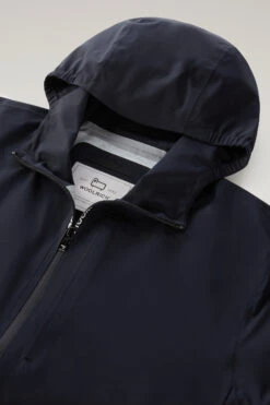 Woolrich Giacca Pacific Impermeabile Con Cappuccio - Uomo - Blu 18 Woolrich Giacca Pacific Impermeabile Con Cappuccio - Uomo - Blu -Offerta Economica Vestiario CFWOOU0693MRUT3280 3989 5