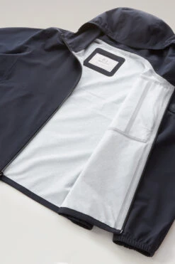 Woolrich Giacca Pacific Impermeabile Con Cappuccio - Uomo - Blu 22 Woolrich Giacca Pacific Impermeabile Con Cappuccio - Uomo - Blu -Offerta Economica Vestiario CFWOOU0693MRUT3280 3989 9