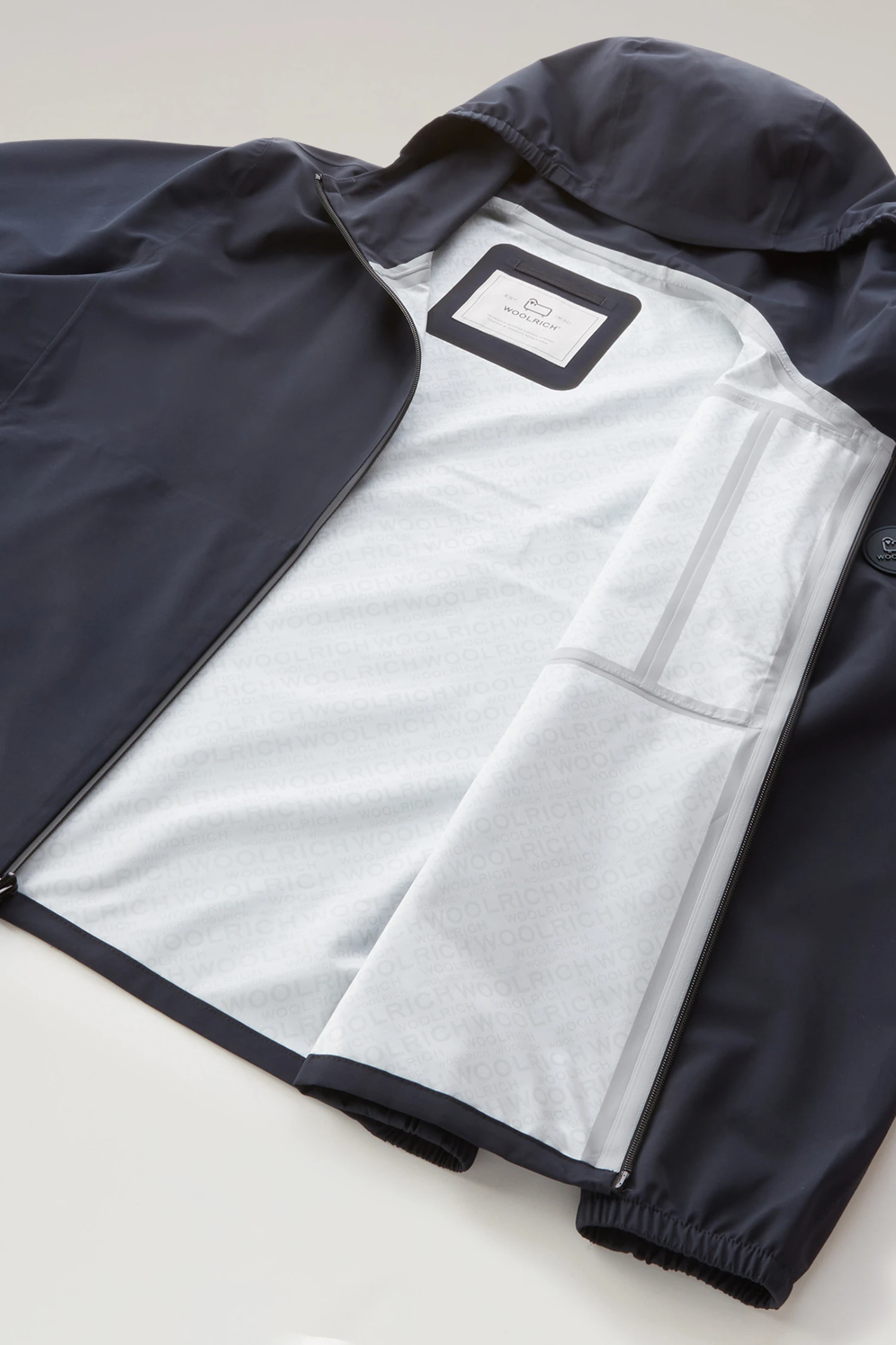 Woolrich Giacca Pacific Impermeabile Con Cappuccio - Uomo - Blu 12 Woolrich Giacca Pacific Impermeabile Con Cappuccio - Uomo - Blu - immagine 10