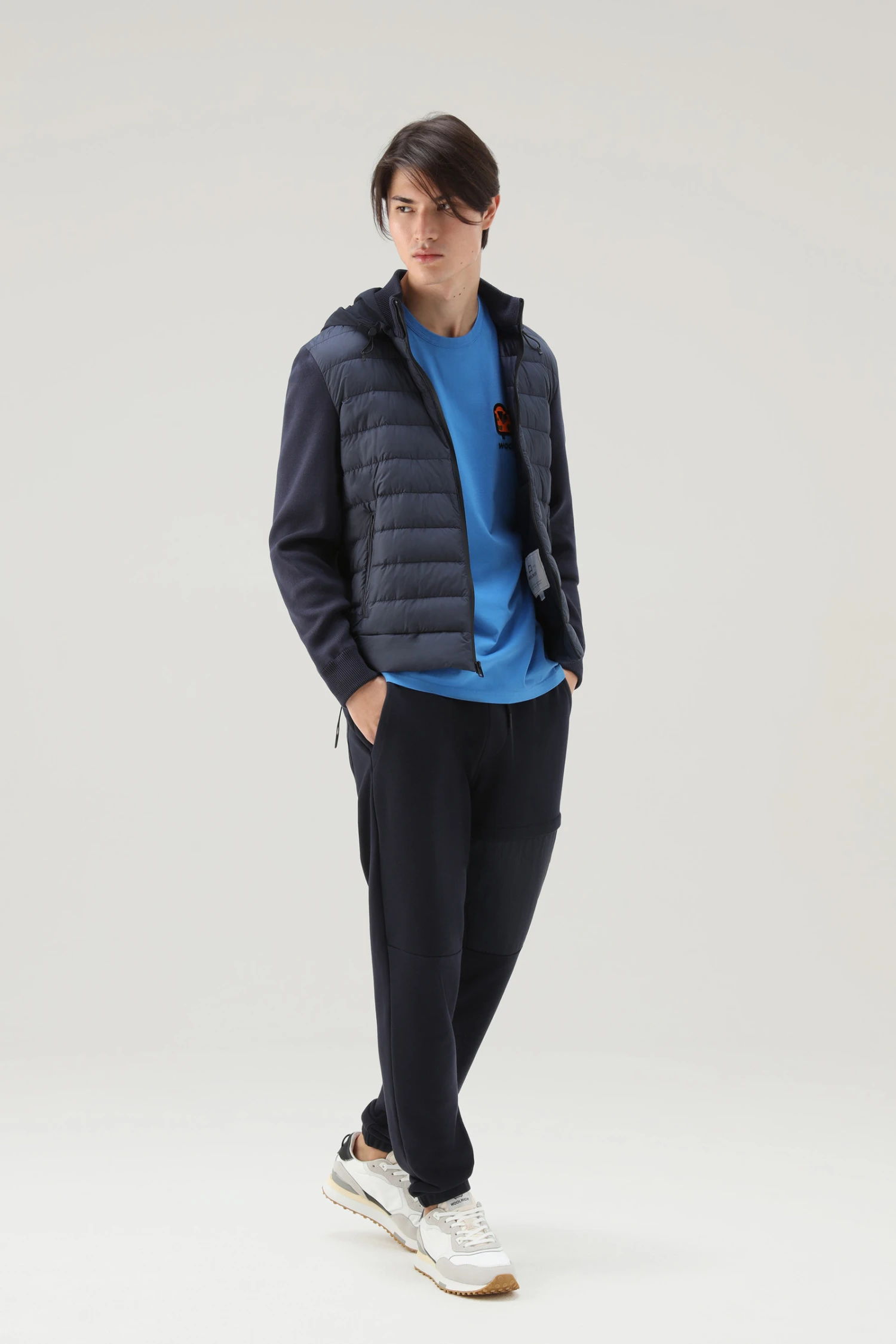 Woolrich Giacca Sundance Hybrid In Microfibra Trapuntata E Puro Cotone Con Cappuccio - Uomo - Blu 4 Woolrich Giacca Sundance Hybrid In Microfibra Trapuntata E Puro Cotone Con Cappuccio - Uomo - Blu - immagine 2