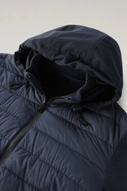 Woolrich Giacca Sundance Hybrid In Microfibra Trapuntata E Puro Cotone Con Cappuccio - Uomo - Blu 17 Woolrich Giacca Sundance Hybrid In Microfibra Trapuntata E Puro Cotone Con Cappuccio - Uomo - Blu -Offerta Economica Vestiario CFWOOU0696MRUT2635 3989 5