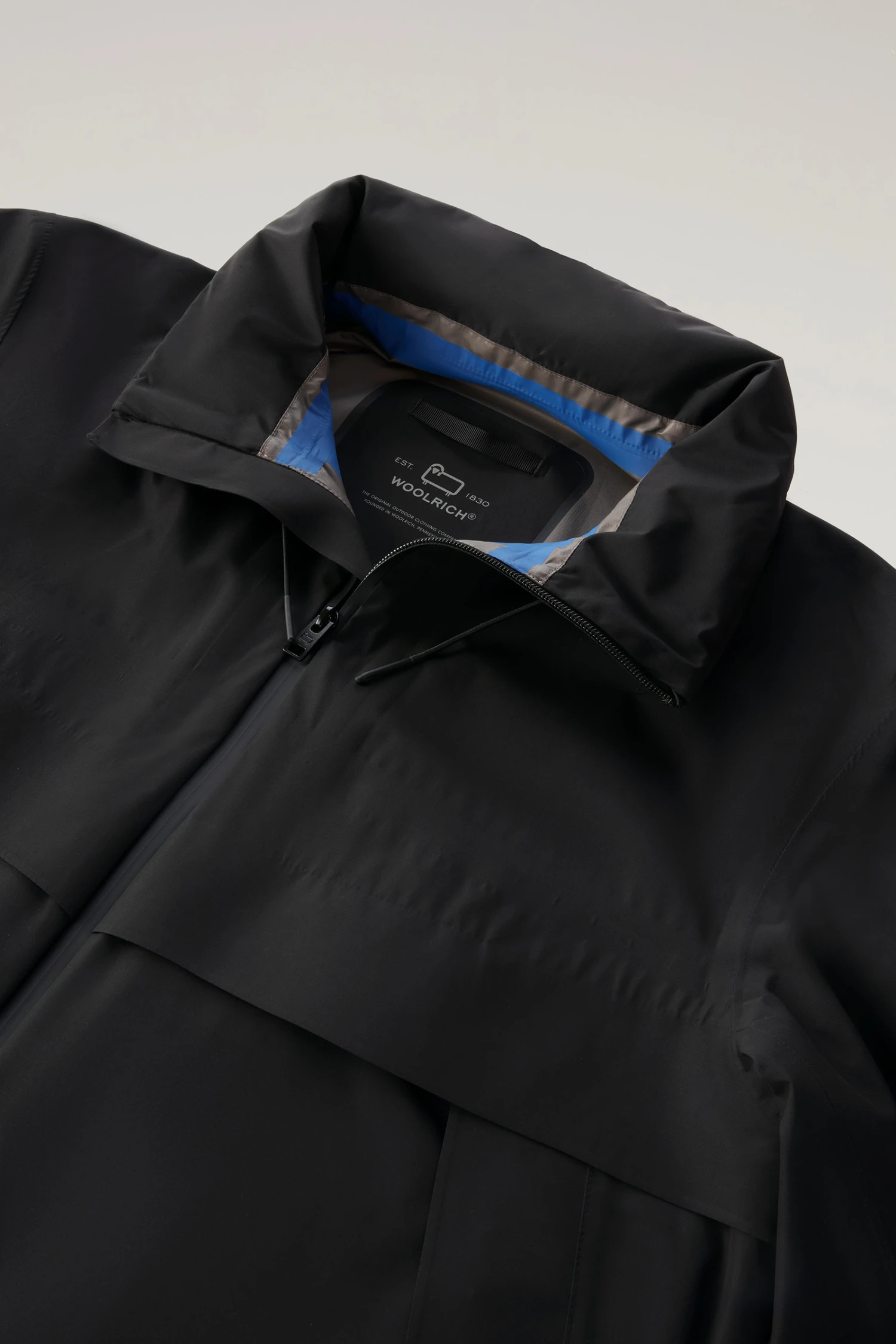 Woolrich Giacca High Tech In GORE-TEX INFINIUM Impermeabile Con Cappuccio Richiudibile - Uomo - Nero 9 Woolrich Giacca High Tech In GORE-TEX INFINIUM Impermeabile Con Cappuccio Richiudibile - Uomo - Nero - immagine 7