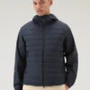 Woolrich Giacca Hybrid In Nylon Crinkle Con Trapuntatura Frontale E Cappuccio - Uomo - Blu -Offerta Economica Vestiario CFWOOU0702MRUT3069 3989