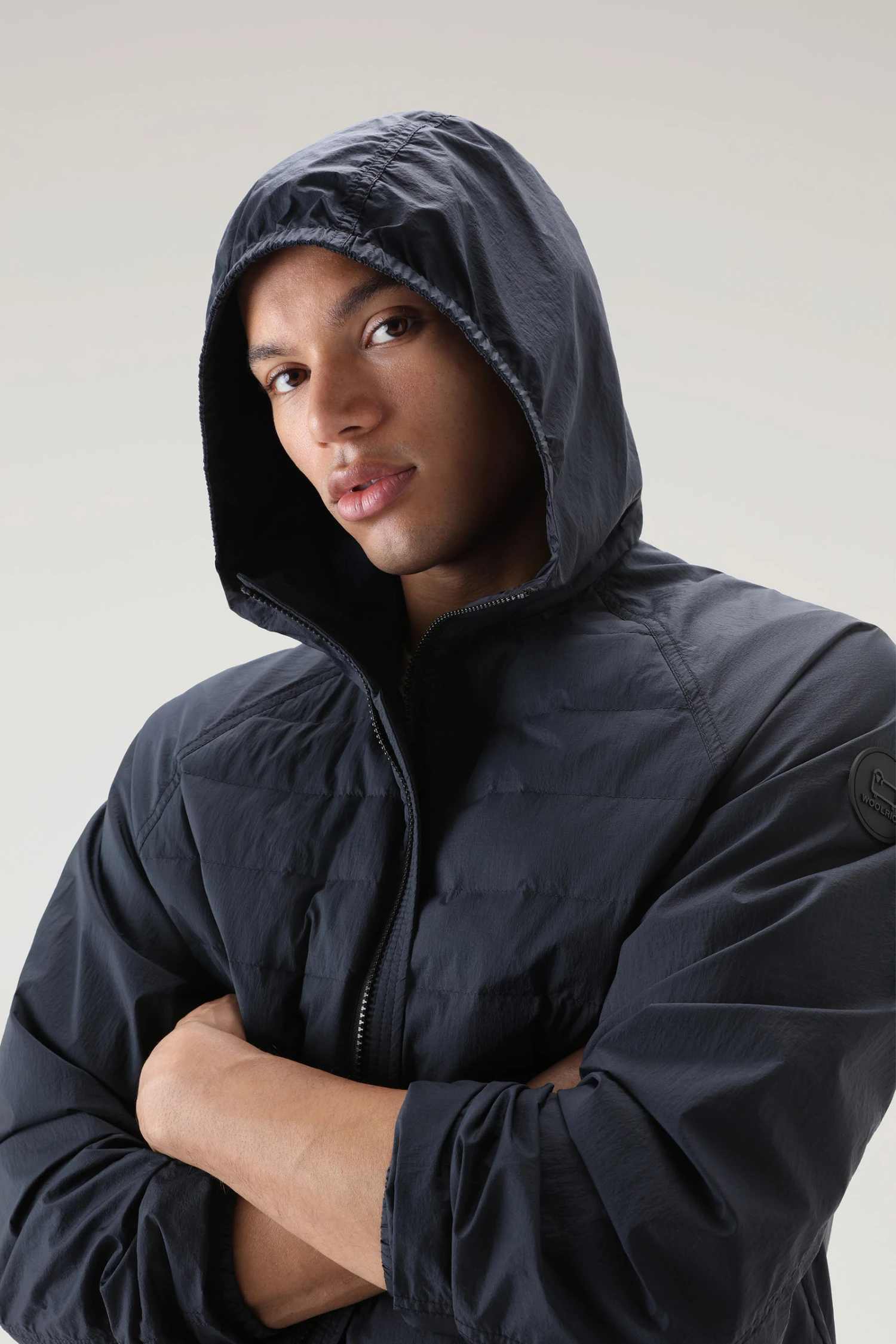 Woolrich Giacca Hybrid In Nylon Crinkle Con Trapuntatura Frontale E Cappuccio - Uomo - Blu 6 Woolrich Giacca Hybrid In Nylon Crinkle Con Trapuntatura Frontale E Cappuccio - Uomo - Blu - immagine 4