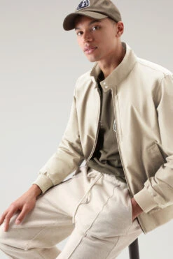 Woolrich Bomber Cruiser In Light Eco Ramar - Uomo - Beige 15 Woolrich Bomber Cruiser In Light Eco Ramar - Uomo - Beige -Offerta Economica Vestiario CFWOOU0707MRUT2538 4377 3