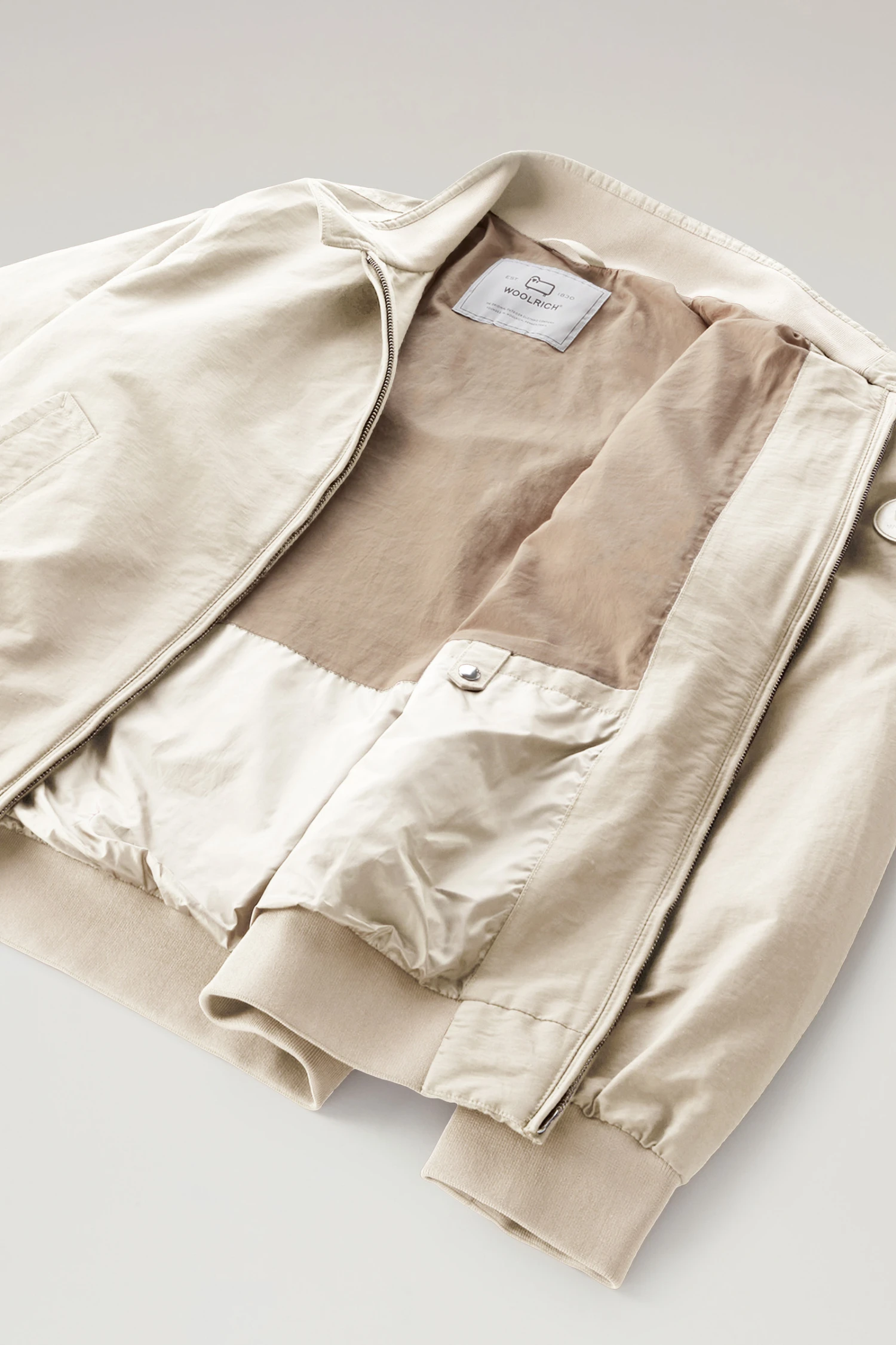 Woolrich Bomber Cruiser In Light Eco Ramar - Uomo - Beige 12 Woolrich Bomber Cruiser In Light Eco Ramar - Uomo - Beige - immagine 10