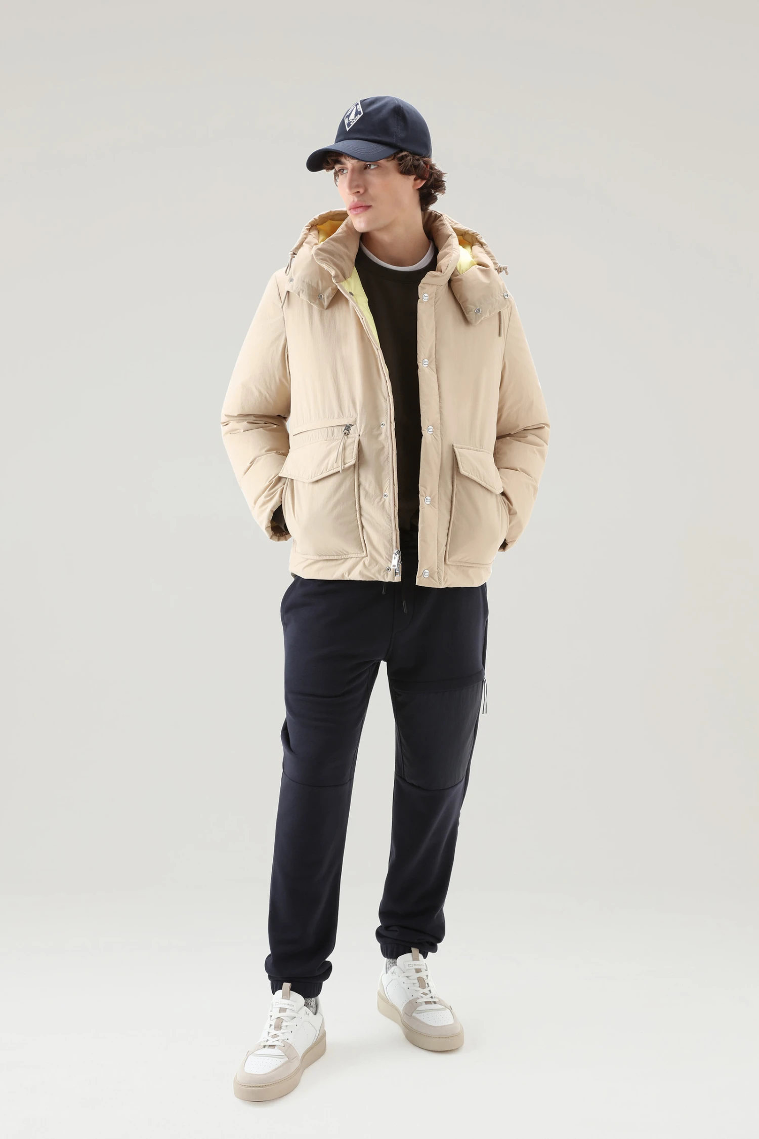 Woolrich Giacca Aleutian In Nylon Eco Taslan Imbottita Con Cappuccio Removibile - Uomo - Beige 4 Woolrich Giacca Aleutian In Nylon Eco Taslan Imbottita Con Cappuccio Removibile - Uomo - Beige - immagine 2