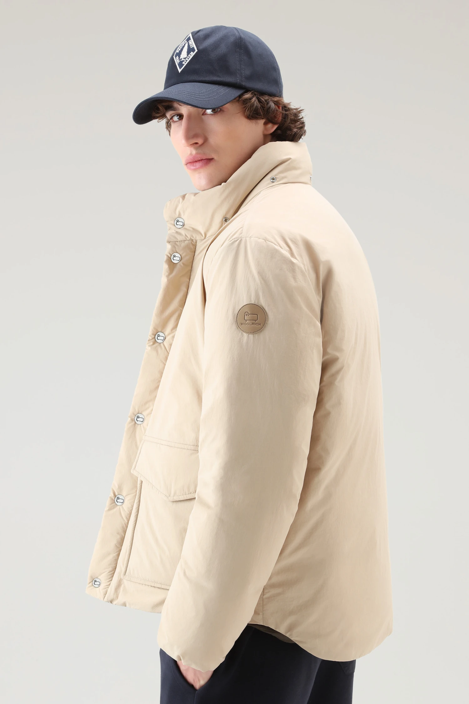 Woolrich Giacca Aleutian In Nylon Eco Taslan Imbottita Con Cappuccio Removibile - Uomo - Beige 6 Woolrich Giacca Aleutian In Nylon Eco Taslan Imbottita Con Cappuccio Removibile - Uomo - Beige - immagine 4