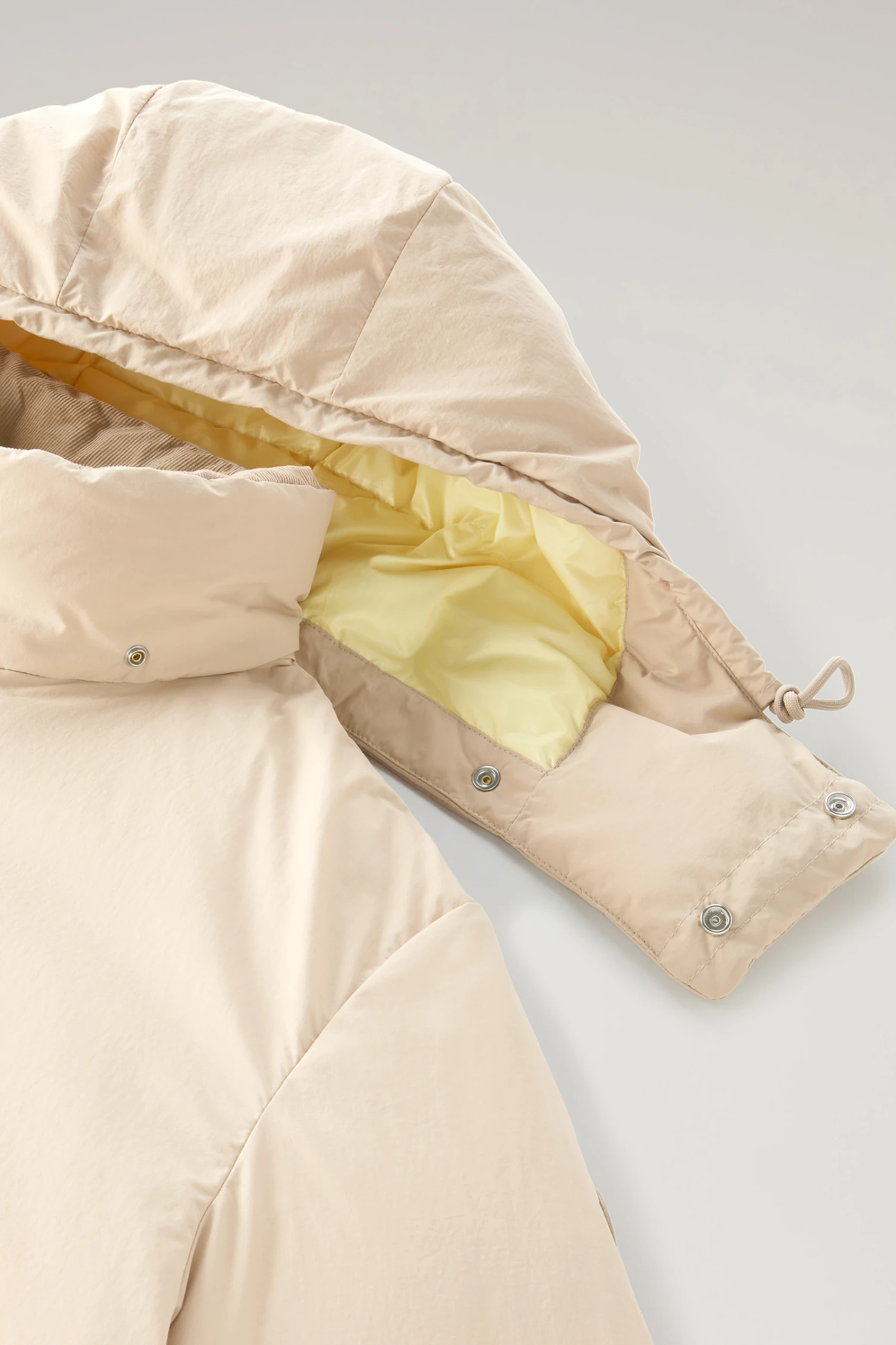 Woolrich Giacca Aleutian In Nylon Eco Taslan Imbottita Con Cappuccio Removibile - Uomo - Beige 9 Woolrich Giacca Aleutian In Nylon Eco Taslan Imbottita Con Cappuccio Removibile - Uomo - Beige - immagine 7