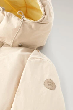 Woolrich Giacca Aleutian In Nylon Eco Taslan Imbottita Con Cappuccio Removibile - Uomo - Beige 22 Woolrich Giacca Aleutian In Nylon Eco Taslan Imbottita Con Cappuccio Removibile - Uomo - Beige -Offerta Economica Vestiario CFWOOU0715MRUT3327 4377 7