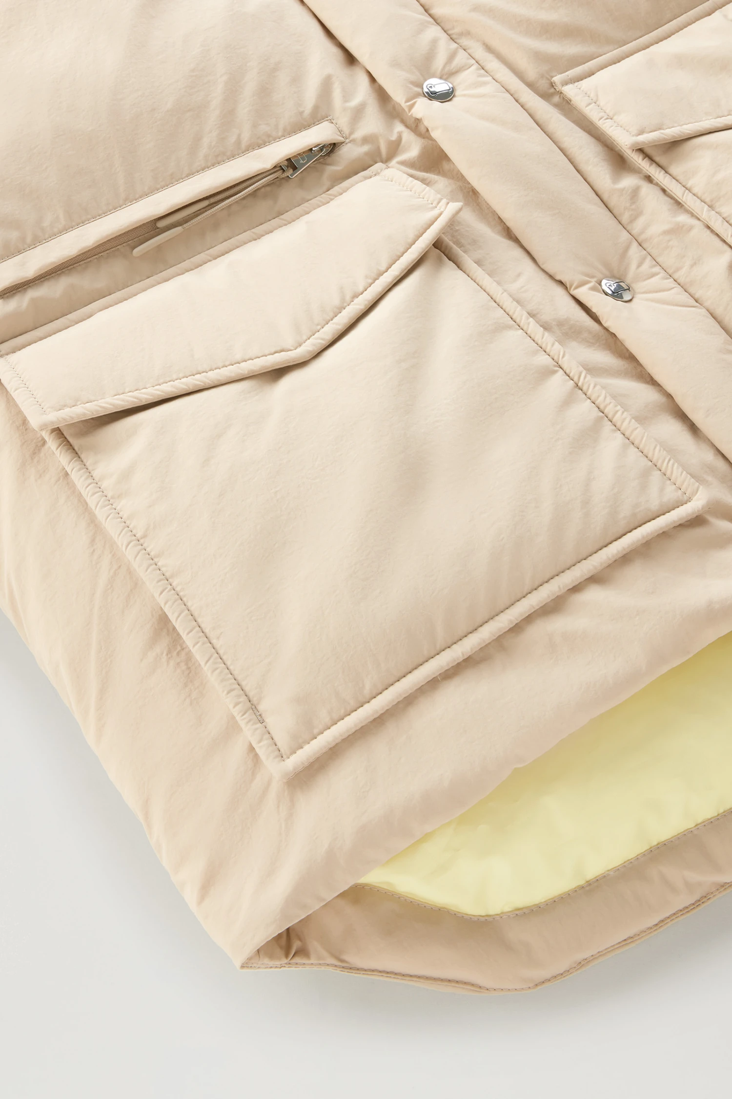 Woolrich Giacca Aleutian In Nylon Eco Taslan Imbottita Con Cappuccio Removibile - Uomo - Beige 11 Woolrich Giacca Aleutian In Nylon Eco Taslan Imbottita Con Cappuccio Removibile - Uomo - Beige - immagine 9