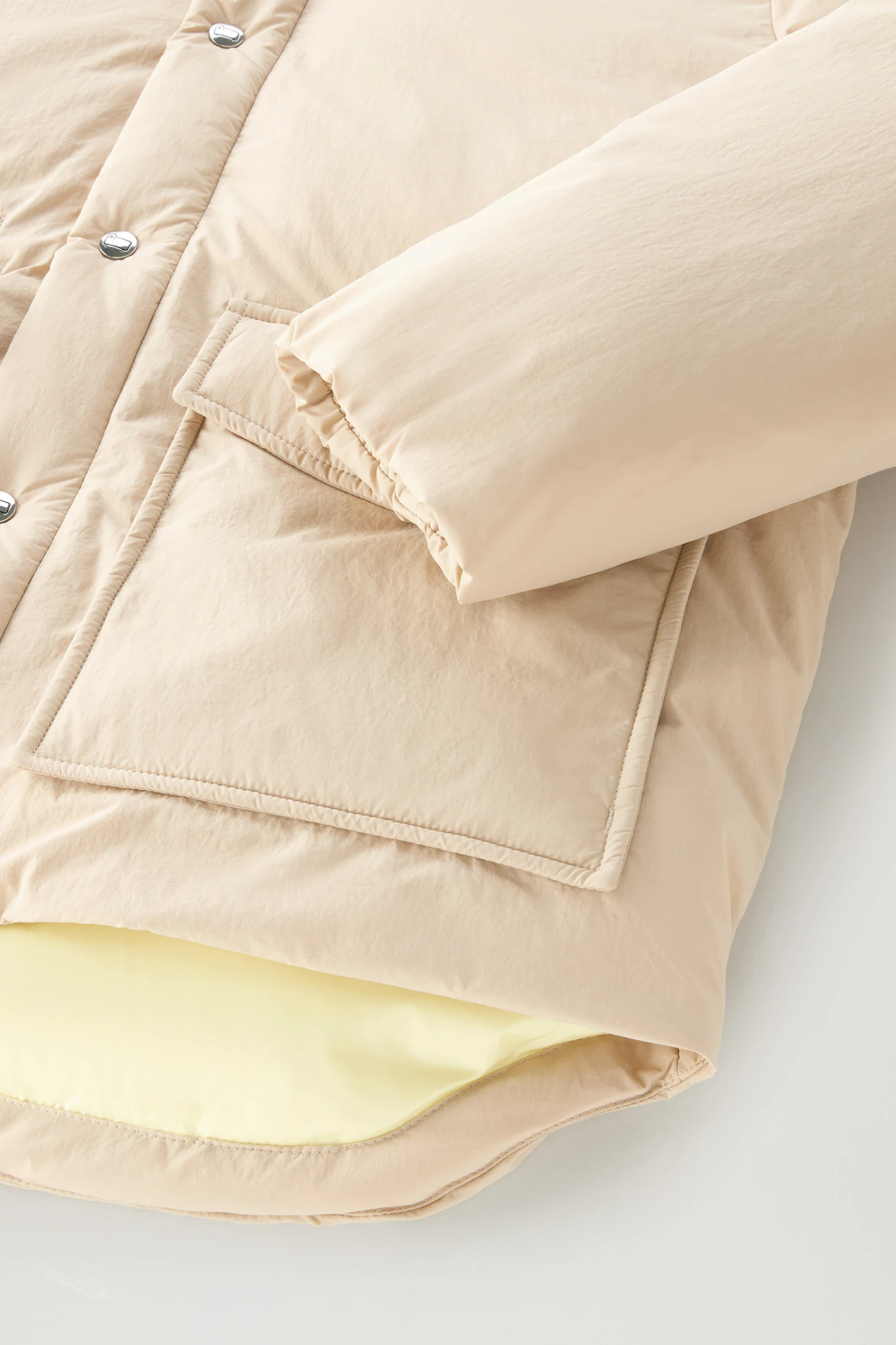 Woolrich Giacca Aleutian In Nylon Eco Taslan Imbottita Con Cappuccio Removibile - Uomo - Beige 12 Woolrich Giacca Aleutian In Nylon Eco Taslan Imbottita Con Cappuccio Removibile - Uomo - Beige - immagine 10