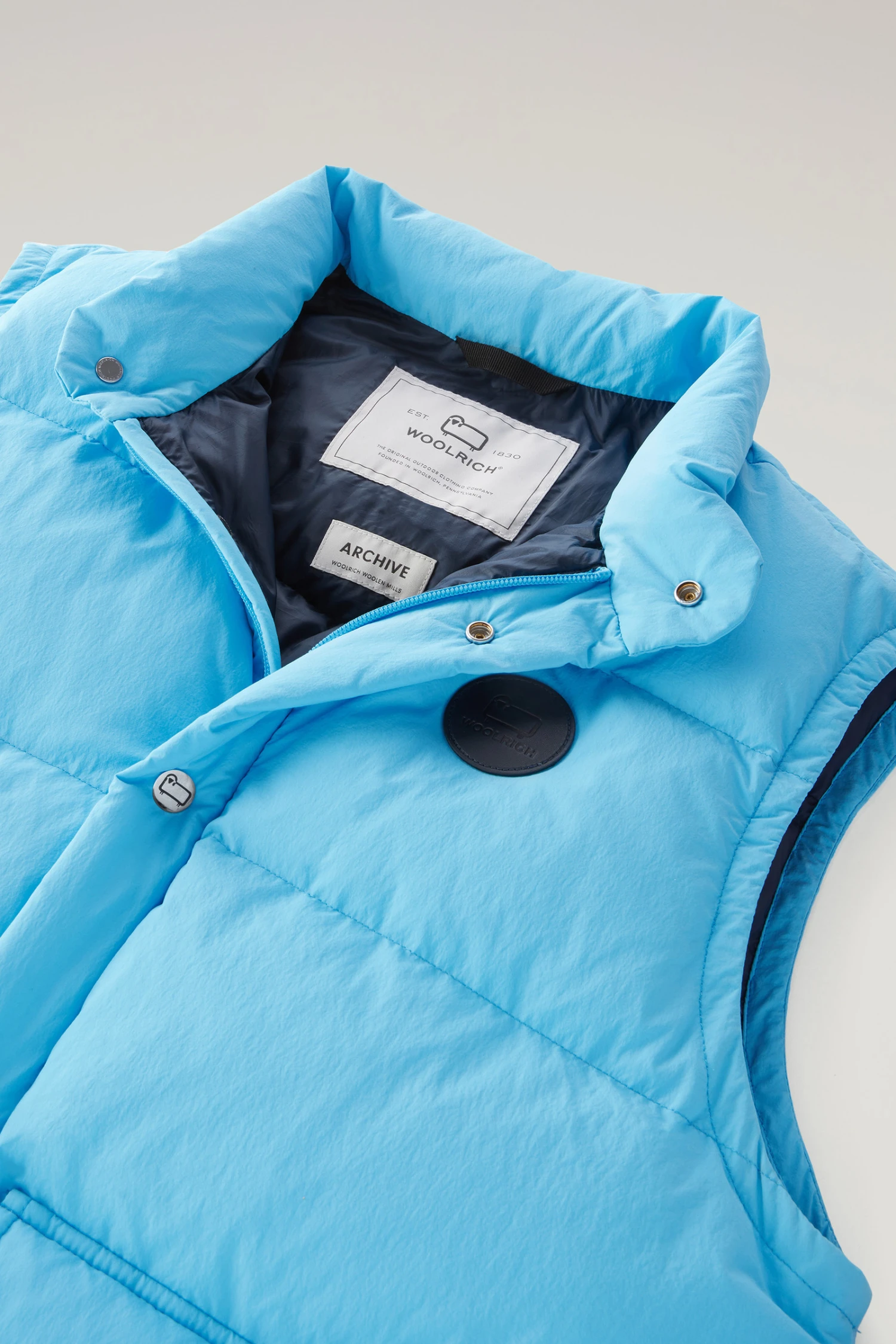 Woolrich Gilet Aleutian In Nylon Riciclato Eco Taslan Trapuntato - Uomo - Blu 8 Woolrich Gilet Aleutian In Nylon Riciclato Eco Taslan Trapuntato - Uomo - Blu - immagine 6