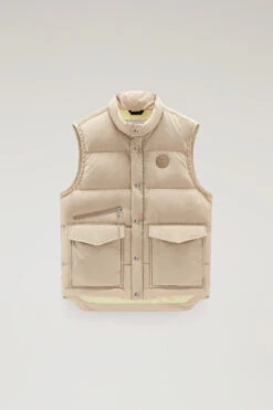 Woolrich Gilet Aleutian In Nylon Riciclato Eco Taslan Trapuntato - Uomo - Beige 15 Woolrich Gilet Aleutian In Nylon Riciclato Eco Taslan Trapuntato - Uomo - Beige -Offerta Economica Vestiario CFWOOU0716MRUT3327 4377 4