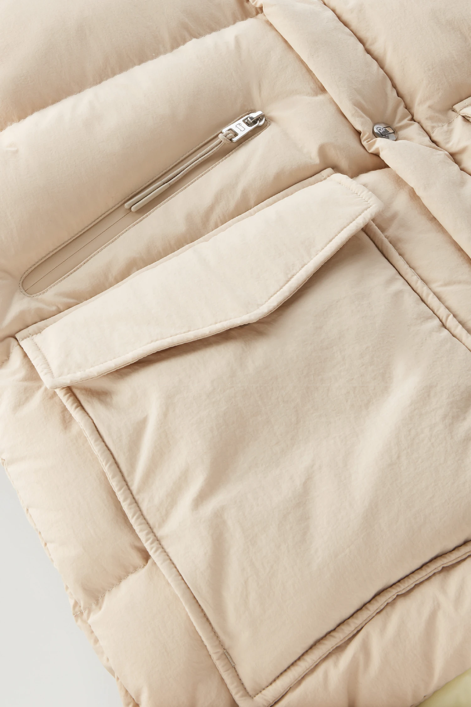 Woolrich Gilet Aleutian In Nylon Riciclato Eco Taslan Trapuntato - Uomo - Beige 10 Woolrich Gilet Aleutian In Nylon Riciclato Eco Taslan Trapuntato - Uomo - Beige - immagine 8