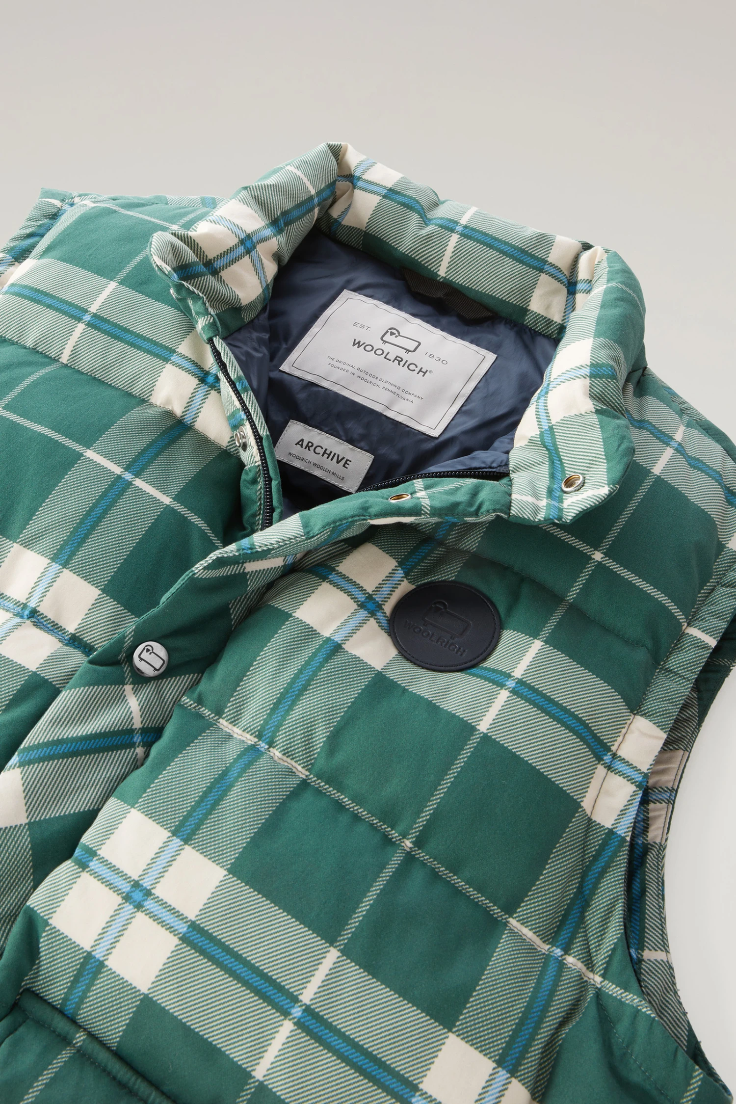 Woolrich Gilet Aleutian In Puro Cotone Trapuntato Con Stampa A Quadri - Uomo - Verde 8 Woolrich Gilet Aleutian In Puro Cotone Trapuntato Con Stampa A Quadri - Uomo - Verde - immagine 6