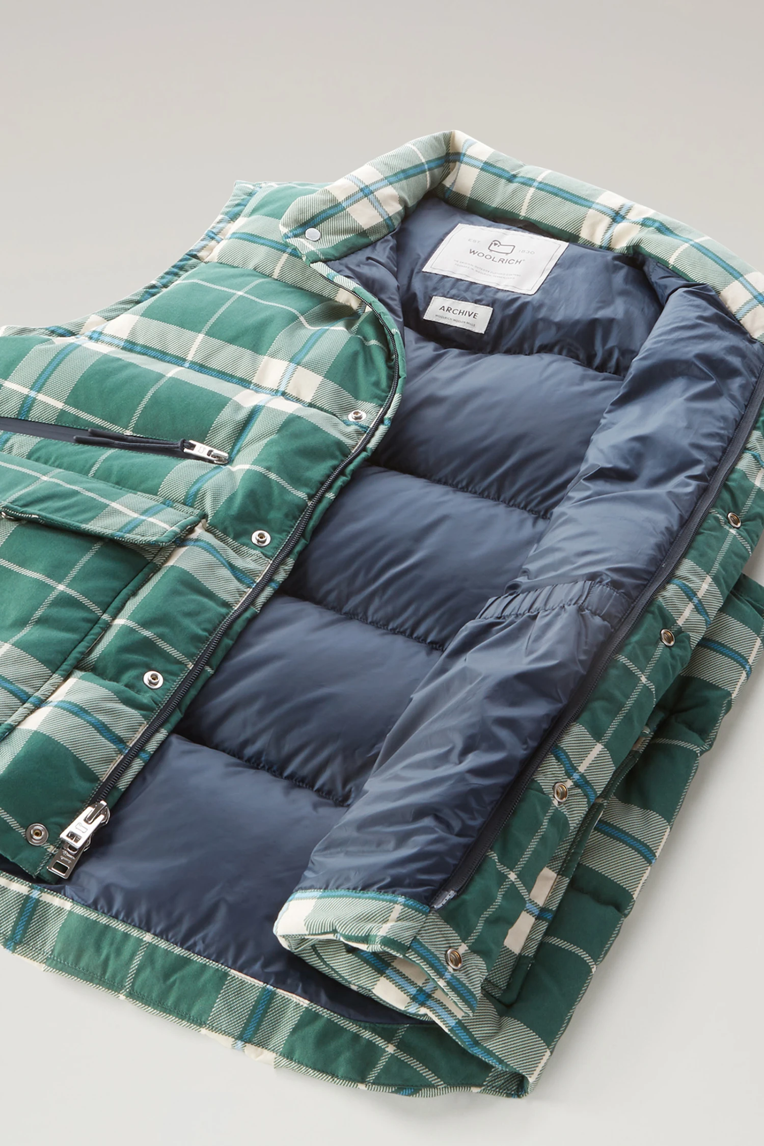 Woolrich Gilet Aleutian In Puro Cotone Trapuntato Con Stampa A Quadri - Uomo - Verde 11 Woolrich Gilet Aleutian In Puro Cotone Trapuntato Con Stampa A Quadri - Uomo - Verde - immagine 9