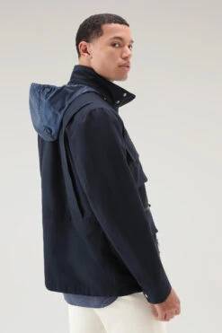 Woolrich Giacca Cruiser Field In Light Eco Ramar Con Cappuccio Richiudibile - Uomo - Blu -Offerta Economica Vestiario CFWOOU0743MRUT2538 3989 3