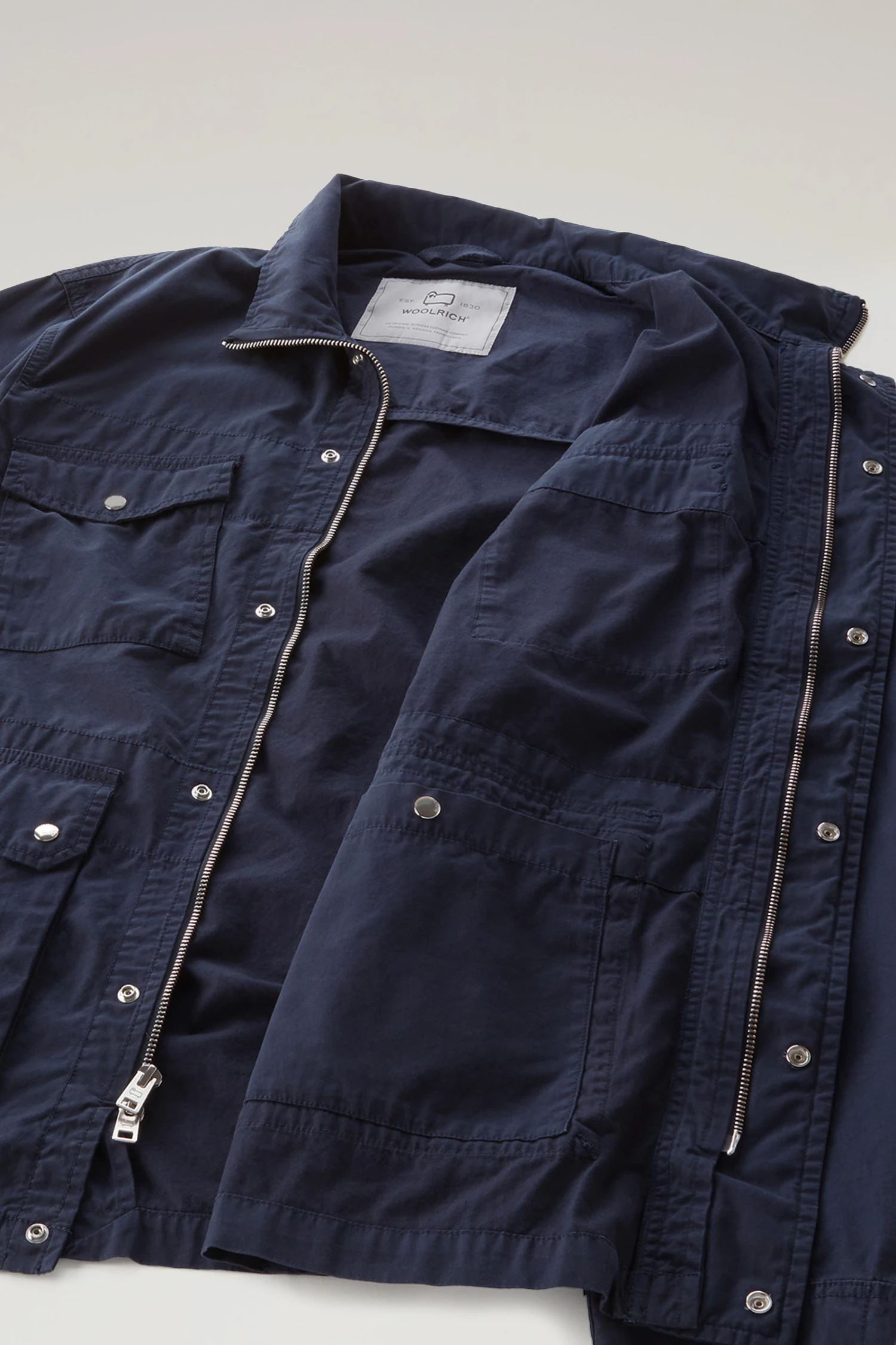 Woolrich Giacca Tinta In Capo In Puro Cotone - Uomo - Blu 13 Woolrich Giacca Tinta In Capo In Puro Cotone - Uomo - Blu - immagine 11