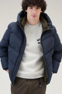 Woolrich Piumino Premium In Nylon Elasticizzato - Uomo - Blu 14 Woolrich Piumino Premium In Nylon Elasticizzato - Uomo - Blu -Offerta Economica Vestiario CFWOOU0774MRUT3515 3989 3