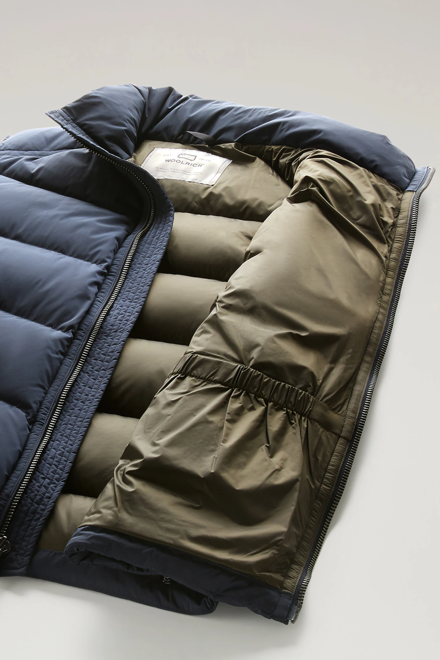 Woolrich Gilet Premium Trapuntato In Nylon Elasticizzato - Uomo - Blu 11 Woolrich Gilet Premium Trapuntato In Nylon Elasticizzato - Uomo - Blu - immagine 9