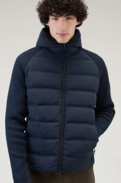 Woolrich Giacca Bering Ibrida In Nylon Elasticizzato Con Cappuccio - Uomo - Blu -Offerta Economica Vestiario CFWOOU0790MRUT3107 3989 3