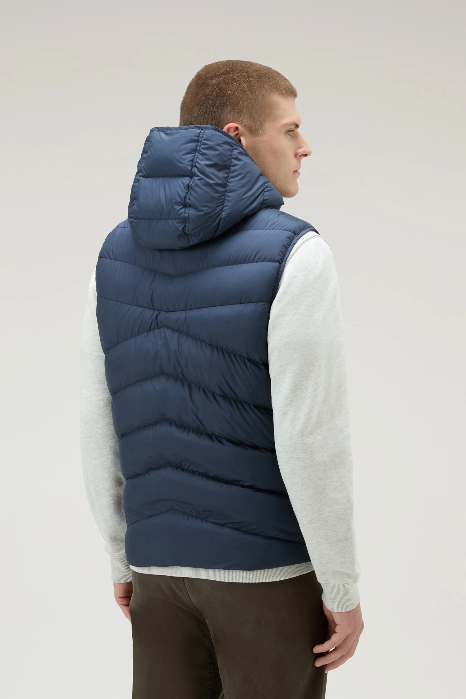 Woolrich Gilet Sundance Trapuntato In Microfibra Con Cappuccio Removibile - Uomo - Blu 5 Woolrich Gilet Sundance Trapuntato In Microfibra Con Cappuccio Removibile - Uomo - Blu - immagine 3