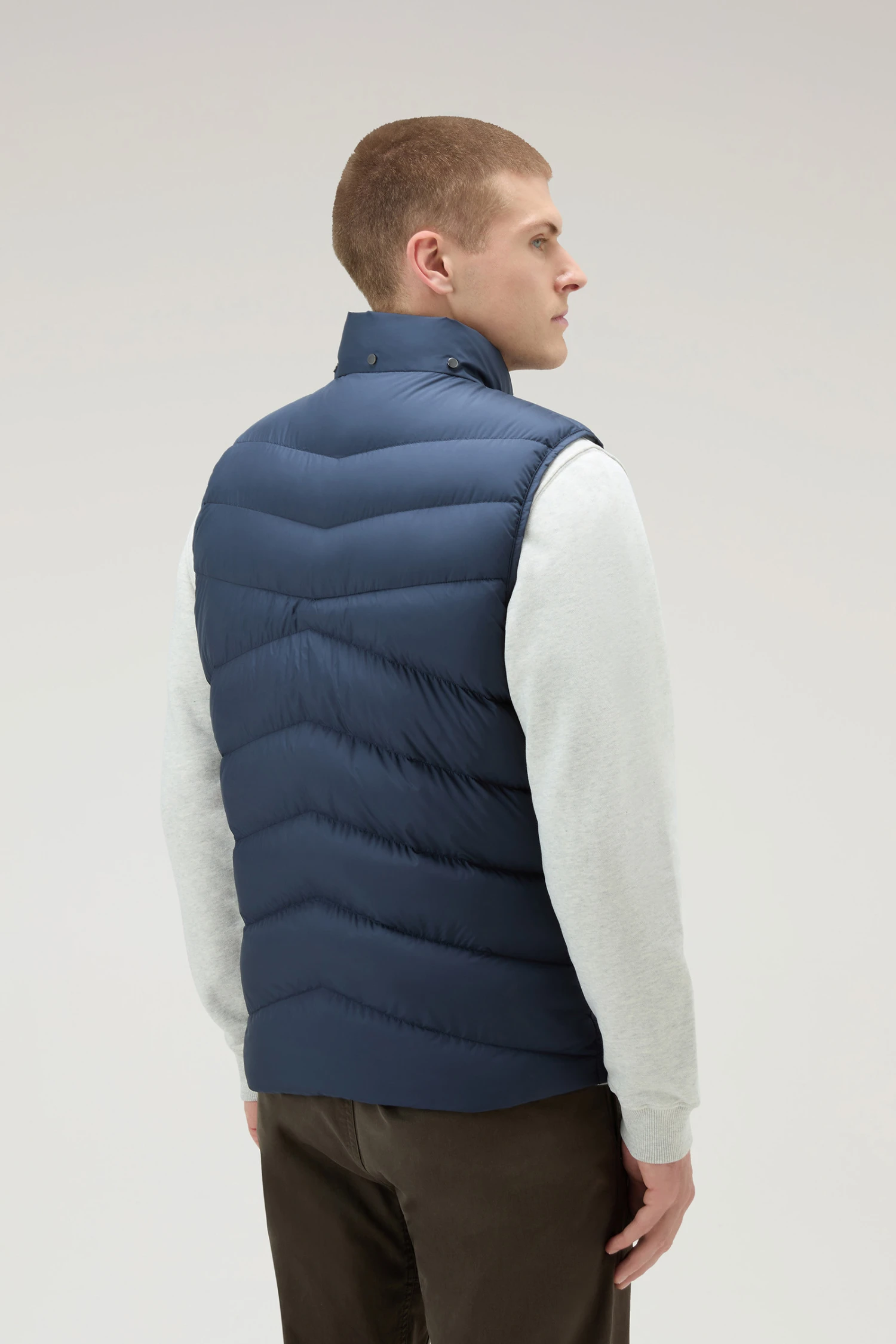 Woolrich Gilet Sundance Trapuntato In Microfibra Con Cappuccio Removibile - Uomo - Blu 6 Woolrich Gilet Sundance Trapuntato In Microfibra Con Cappuccio Removibile - Uomo - Blu - immagine 4