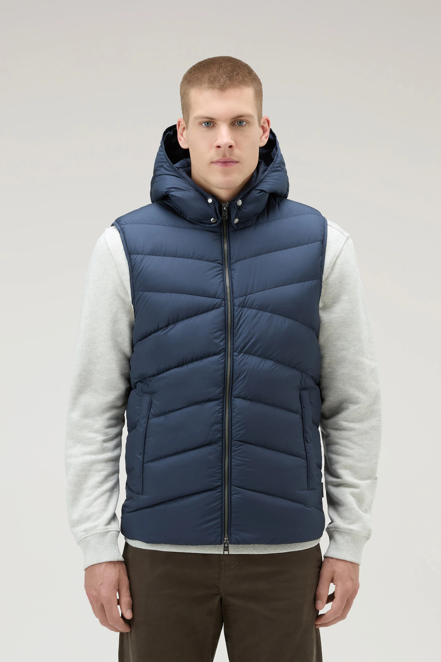 Woolrich Gilet Sundance Trapuntato In Microfibra Con Cappuccio Removibile - Uomo - Blu 3 Woolrich Gilet Sundance Trapuntato In Microfibra Con Cappuccio Removibile - Uomo - Blu